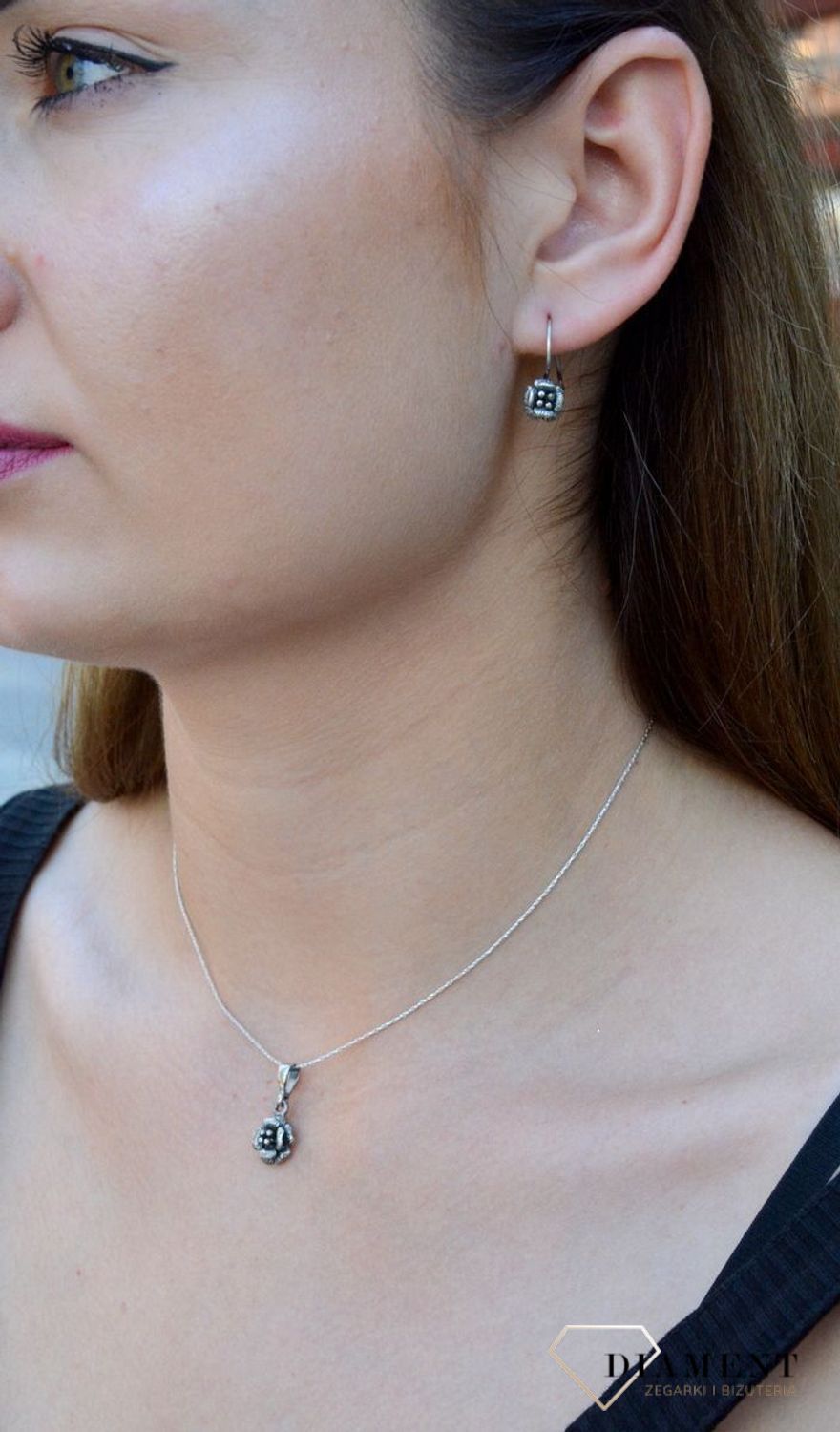 Komplet srebrny czarno białe kryształki Swarovski DIA-KPL-6361-925.  Srebrny komplet biżuterii. Srebrny komplet z kryształkami Swarovskiego. Czarno-białe kryształki. Komplet biżuterii srebrnej. Idealny komp.jpg