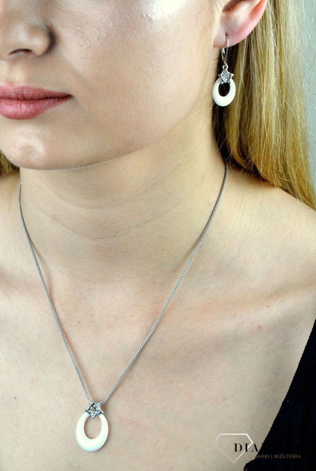 Komplet srebrny biała ceramika z cyrkoniami DIA-KPL-6394-925. Komplet biżuterii srebrnej. Biała ceramika. Komplet srebrnej biżuterii kolczyki i zaw.jpg