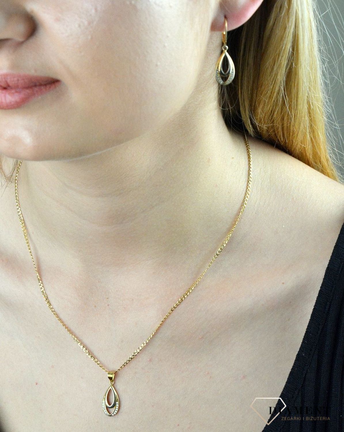 Komplet pozłacany Łezki z cyrkoniami DIA-KPL-6400-925. Komplet srebrnej pozłacanej biżuterii. Komplet pozłacanej biżuterii w kształcie łezki. Kolczyki i zawieszka pozłacana. Komplet biżuterii dla każdej kob (1).jpg