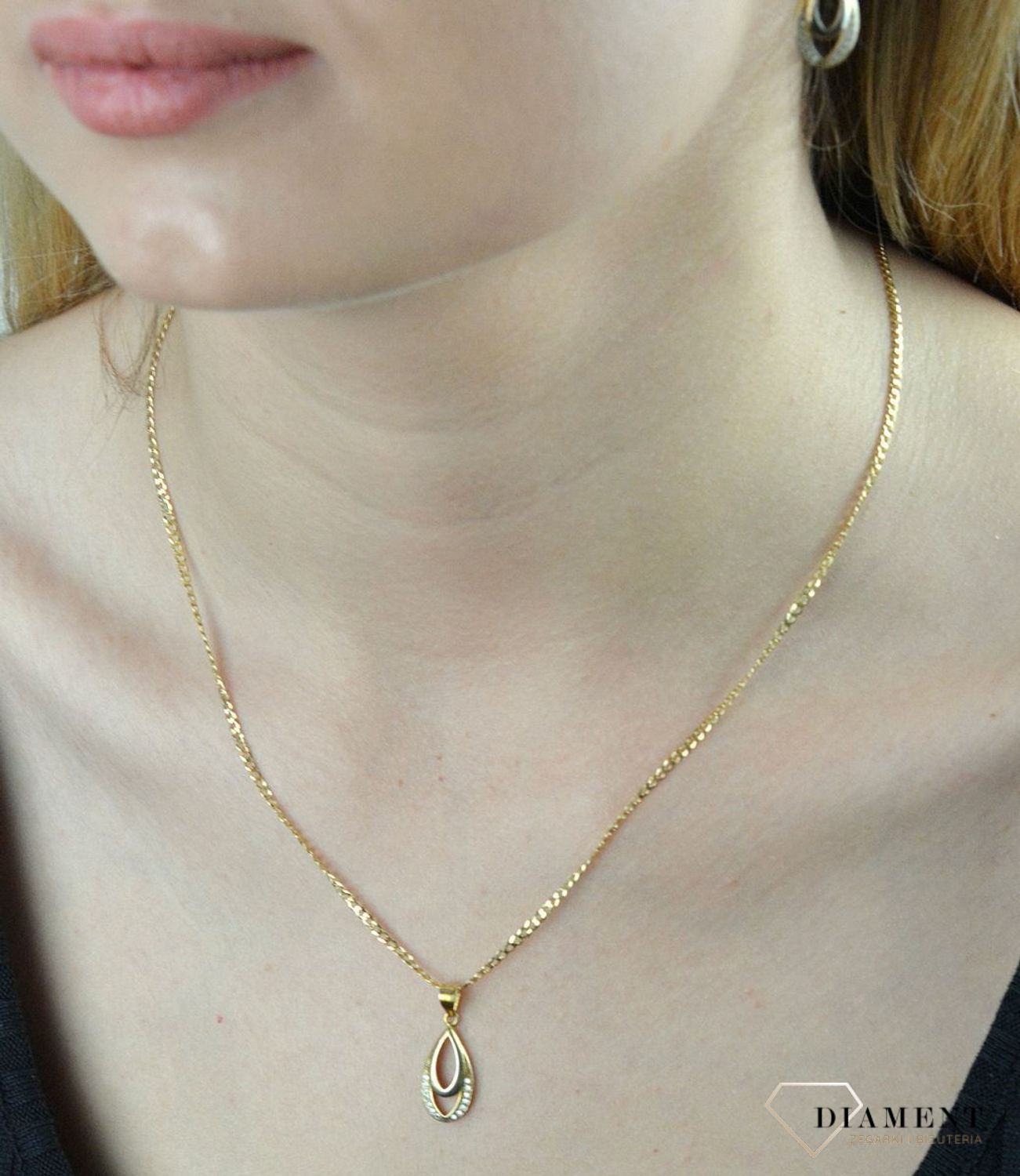 Komplet pozłacany Łezki z cyrkoniami DIA-KPL-6400-925. Komplet srebrnej pozłacanej biżuterii. Komplet pozłacanej biżuterii w kształcie łezki. Kolczyki i zawieszka pozłacana. Komplet biżuterii dla każdej kob (1).jpg