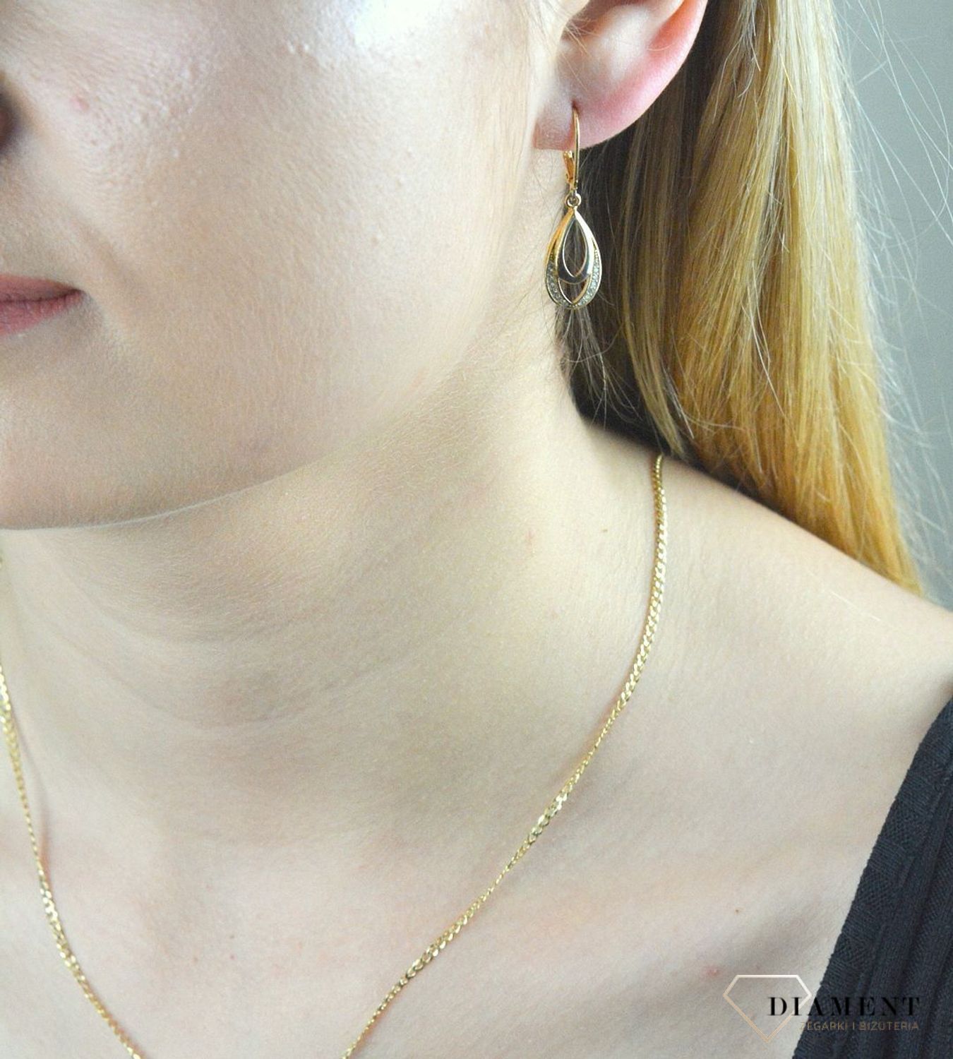 Komplet pozłacany Łezki z cyrkoniami DIA-KPL-6400-925. Komplet srebrnej pozłacanej biżuterii. Komplet pozłacanej biżuterii w kształcie łezki. Kolczyki i zawieszka pozłacana. Komplet biżuterii dla każdej kob (1).jpg