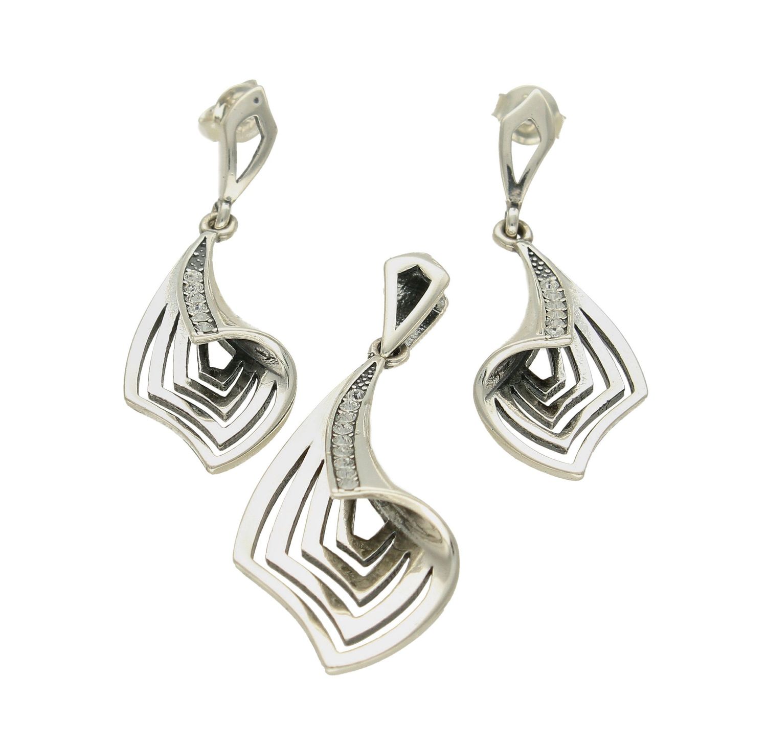 Srebrny komplet zawieszka i kolczyki o podłużnym kształcie z cyrkoniami DIA-KPL-6634-925. Piękny komplet srebrnej biżuterii to idealna propozycja na prezent dla ukochanej. W skład kompletu wchodzą delikatne kolczyki na sztyft.jpg