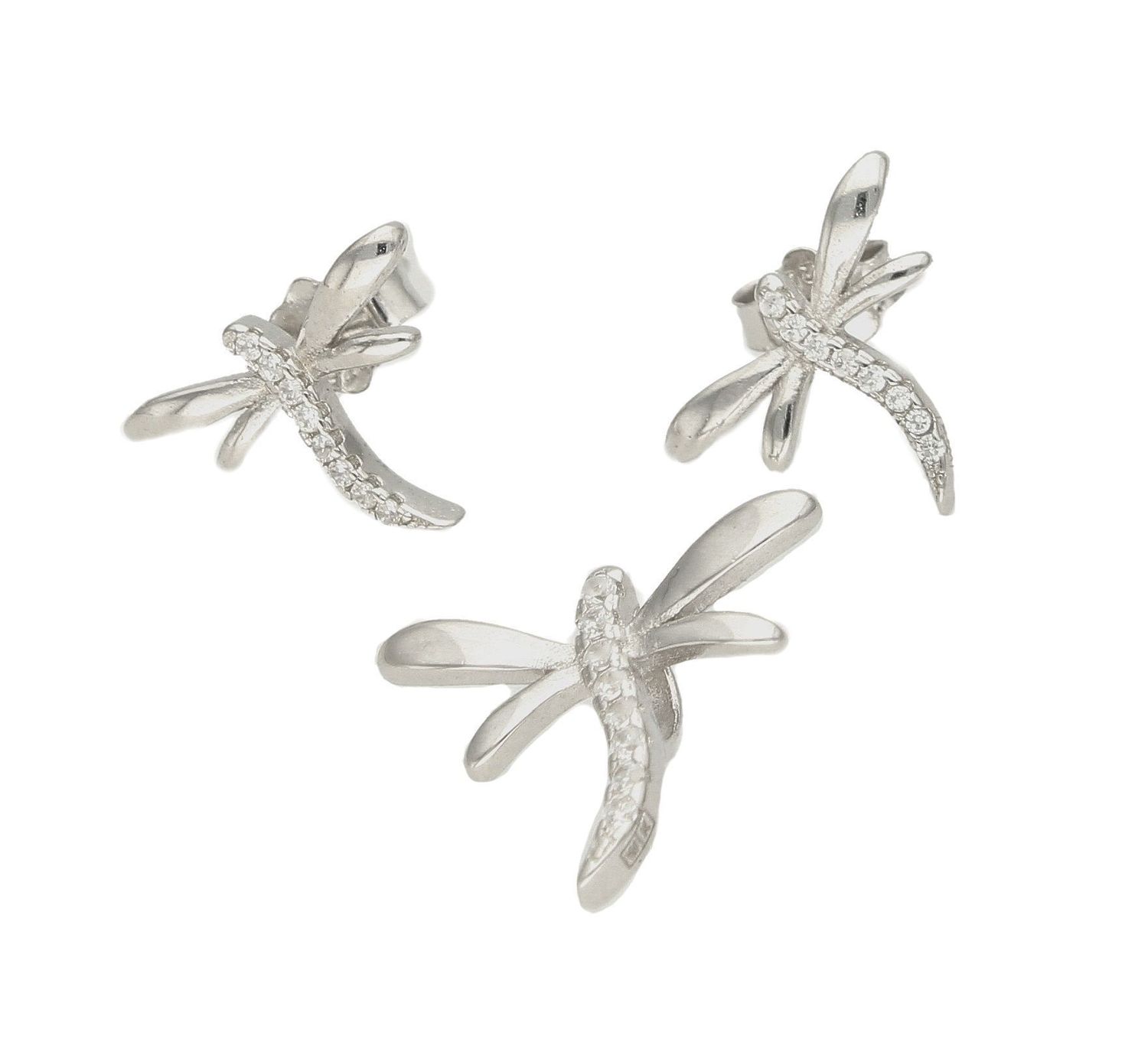 Srebrny komplet zawieszka i kolczyki ważki DIA-KPL-6638-925. W skład kompletu wchodzą delikatne kolczyki na sztyft i wisiorek niewielkich rozmiarów. Biżuteria została wykonana ze srebra najwyższej jakości 925, a każdy element.jpg