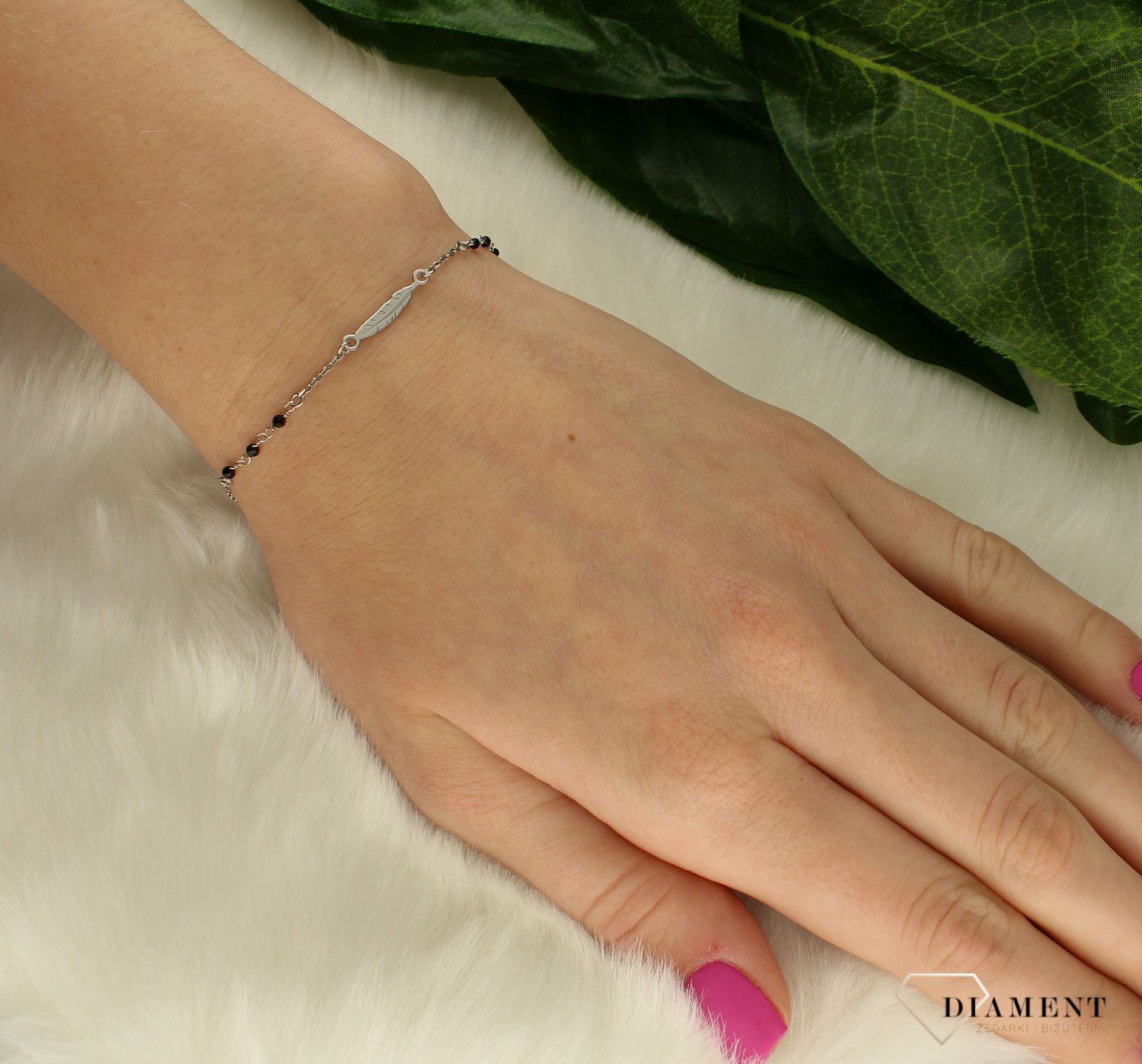 Komplet srebrny naszyjnik z bransoletką czarne koraliki z listkiem DIA-KPL-80451A-925. Piękny materiał jubilerski jest ceniony przez kobiety na całym świecie za swój chłodny blask. Niezwykle harmonijne połączenie srebra z ko.jpg