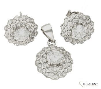 Srebrny komplet damski kolczyki zawieszka o wzorze kwiatka z cyrkoniami DIA-KPL-9469-925d.jpg
