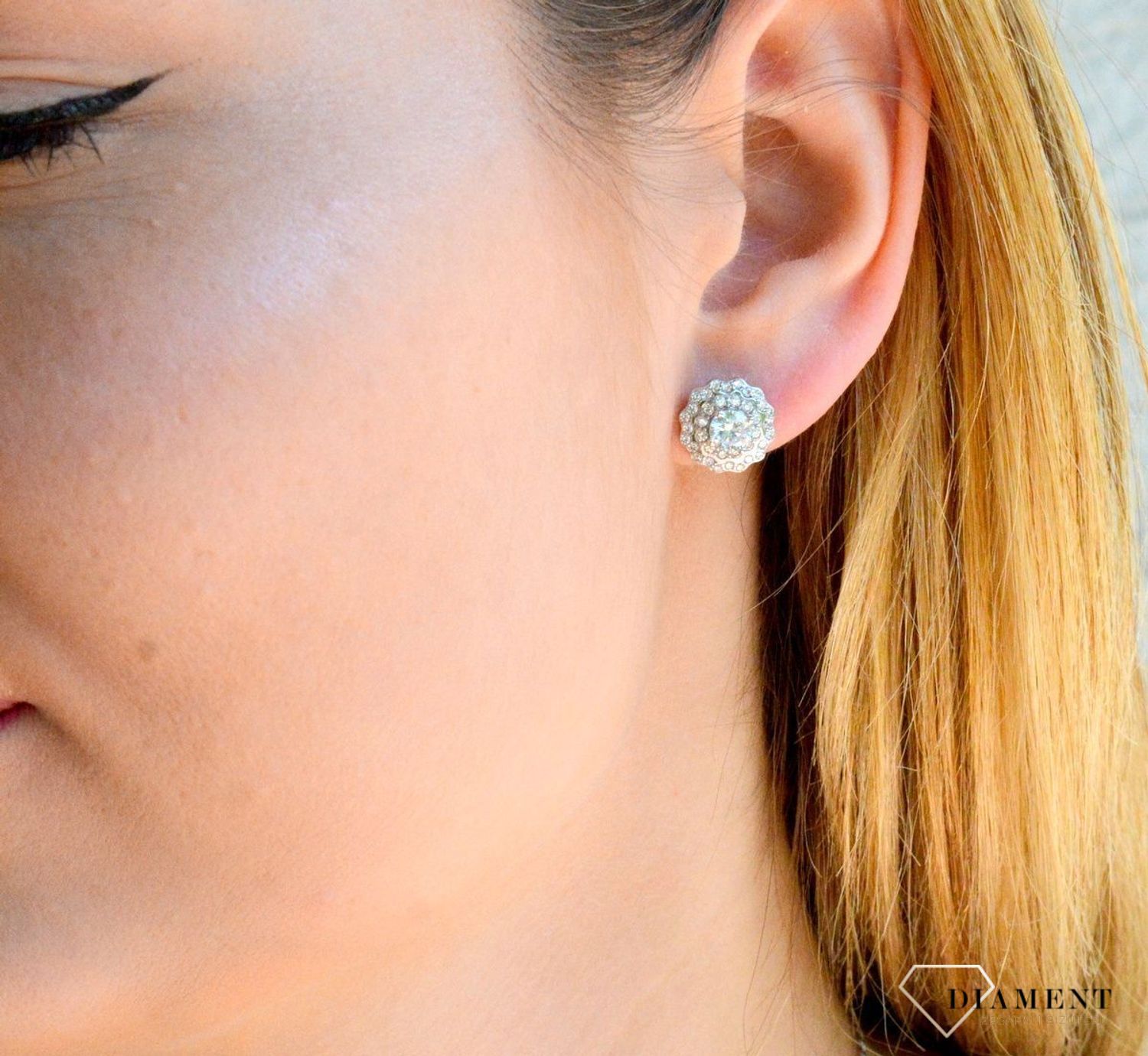 Srebrny komplet damski kolczyki zawieszka o wzorze kwiatka z cyrkoniami DIA-KPL-9469-925d.jpg