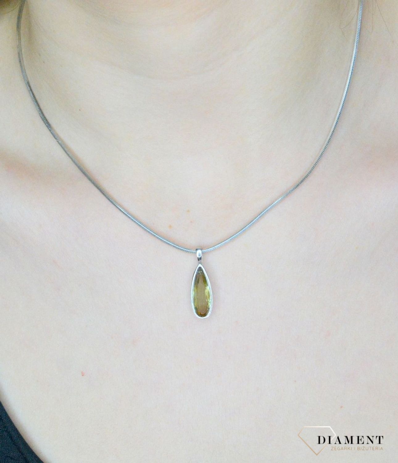 Srebrny komplet biżuterii łezki z cyrkonią DIA-KPL-9631-925. Srebrny komplet biżuterii. Komplet srebrny damski. Komplet srebrny damski kolczyki i zawieszka. Srebrny komplet z cyrkonią..jpg