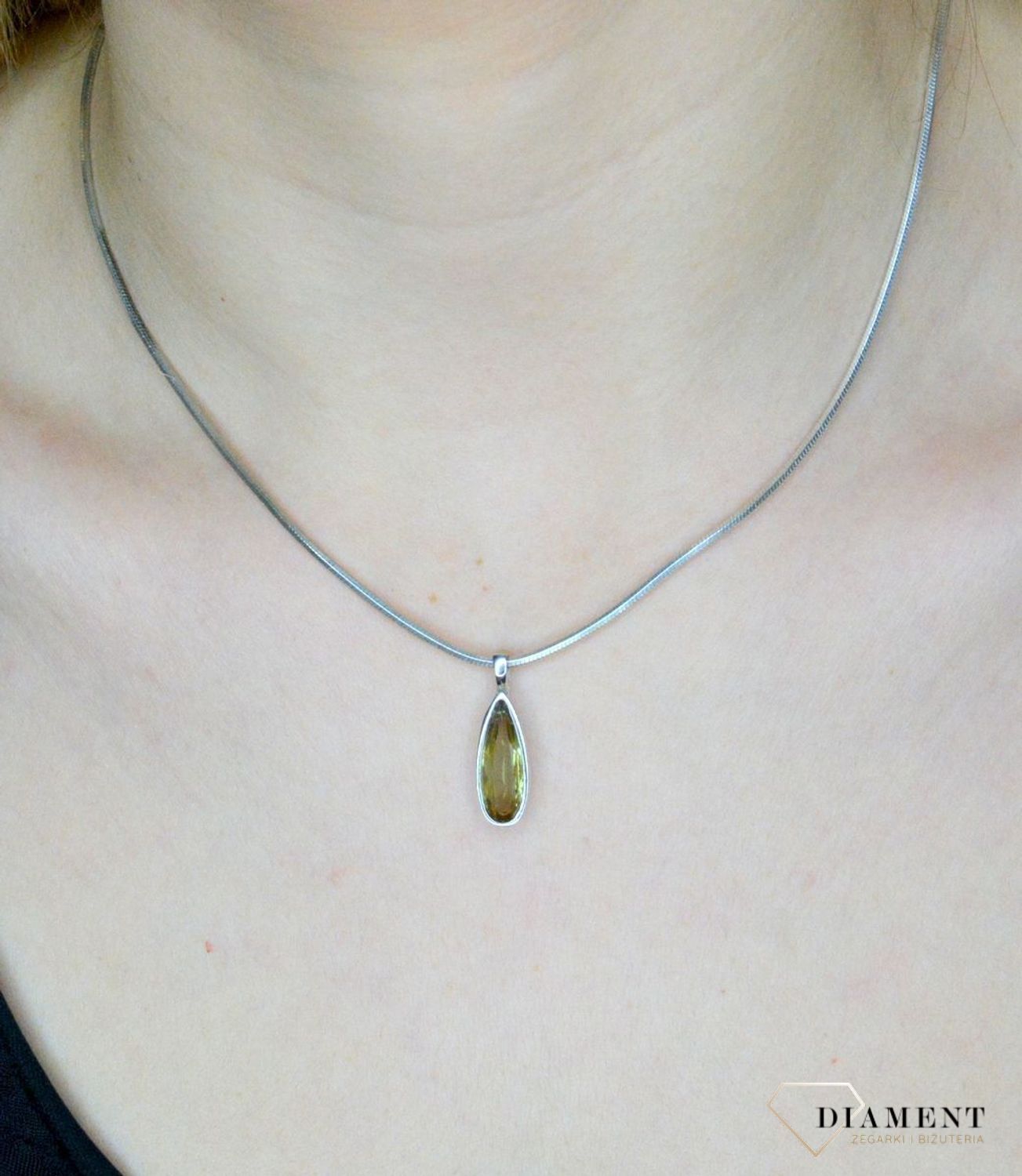 Srebrny komplet biżuterii łezki z cyrkonią DIA-KPL-9631-925. Srebrny komplet biżuterii. Komplet srebrny damski. Komplet srebrny damski kolczyki i zawieszka. Srebrny komplet z cyrkonią..jpg