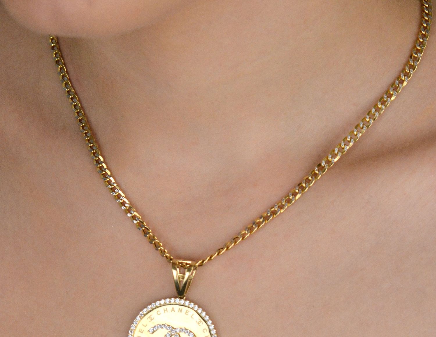 Pancerka pave 585 4mm z białym złotem DIA-LAN-10886-585  Klasyczny i uniwersalny łańcuszek o splocie pancerki pave, wykonany z żółtego złota oraz dodatkiem białego próby 585 1.jpg