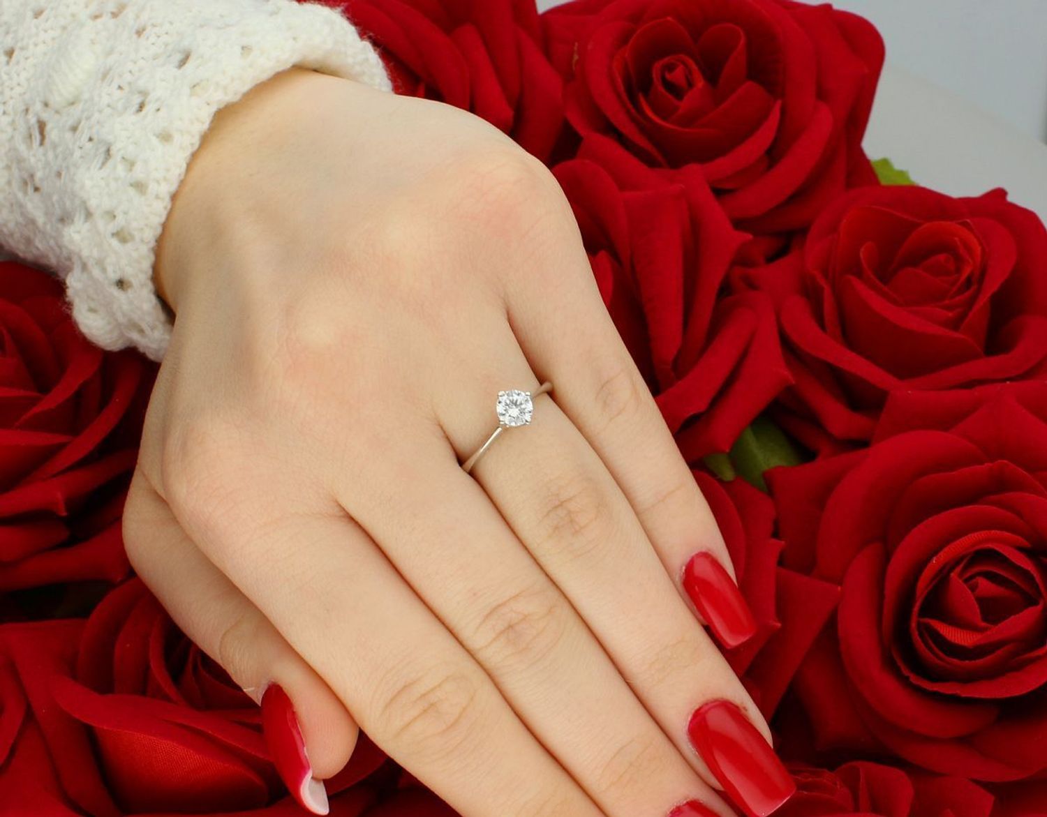 Pierścionek z białego złota 585 z dużą cyrkonią 5 mm. Waga 1,99 g, rozmiar 12. Elegancka biżuteria idealna na zaręczyny lub prezent.1.jpg