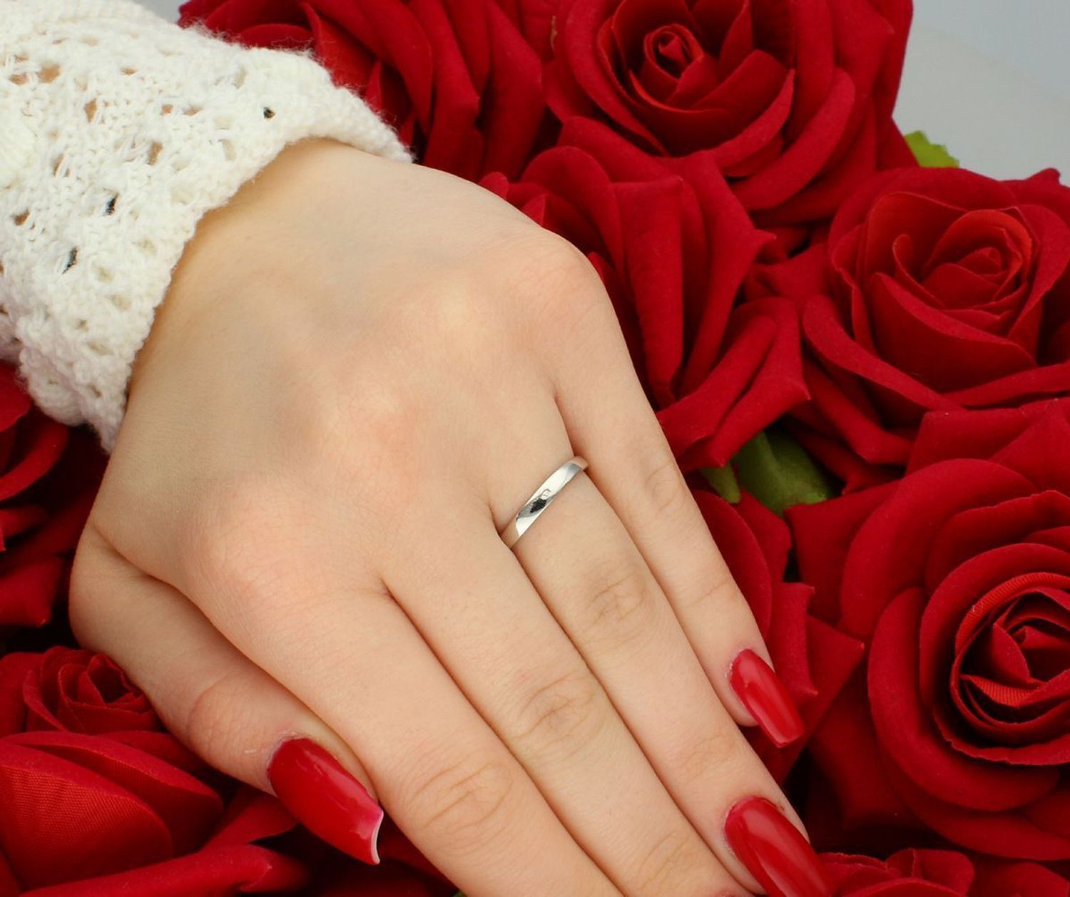 Pierścionek z białego złota 585 z dużą cyrkonią 5 mm. Waga 1,99 g, rozmiar 12. Elegancka biżuteria idealna na zaręczyny lub prezent.1.jpg