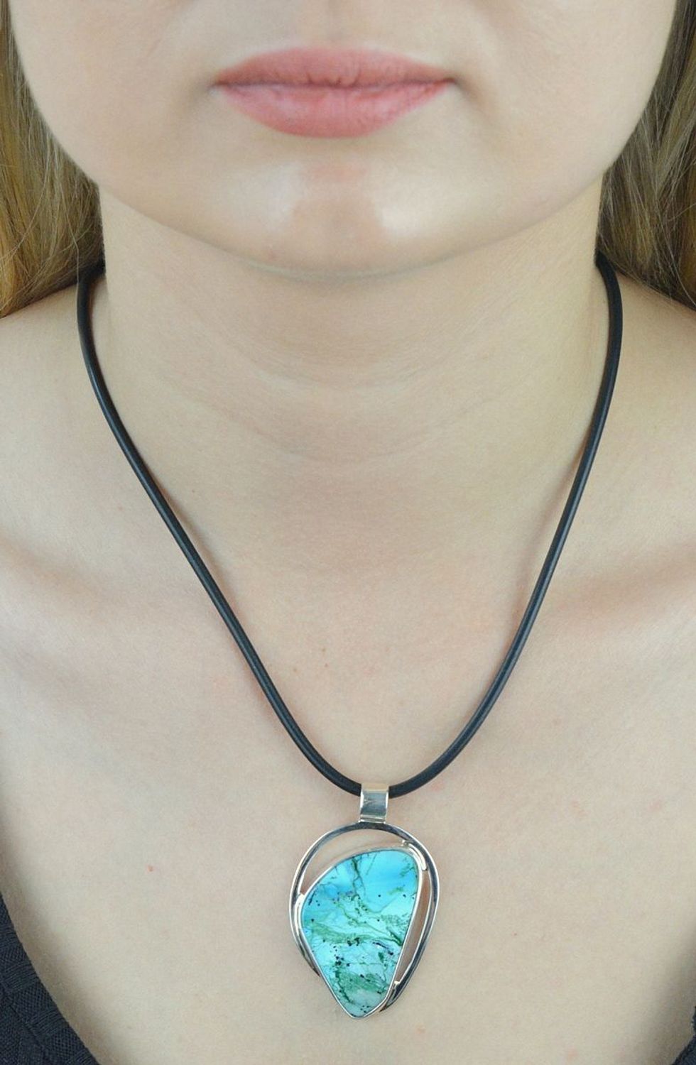 Łańcuszek kauczukowy gładki czarny 4mm Ł 125. Naszyjnik kauczukowy. Naszyjnik czarny choker. Naszyjnik czarny kauczukowy. Naszyjnik damski, męski. Naszyjnik idealny jako ozdoba na lato. Naszyjnik kauczukowy.jpg