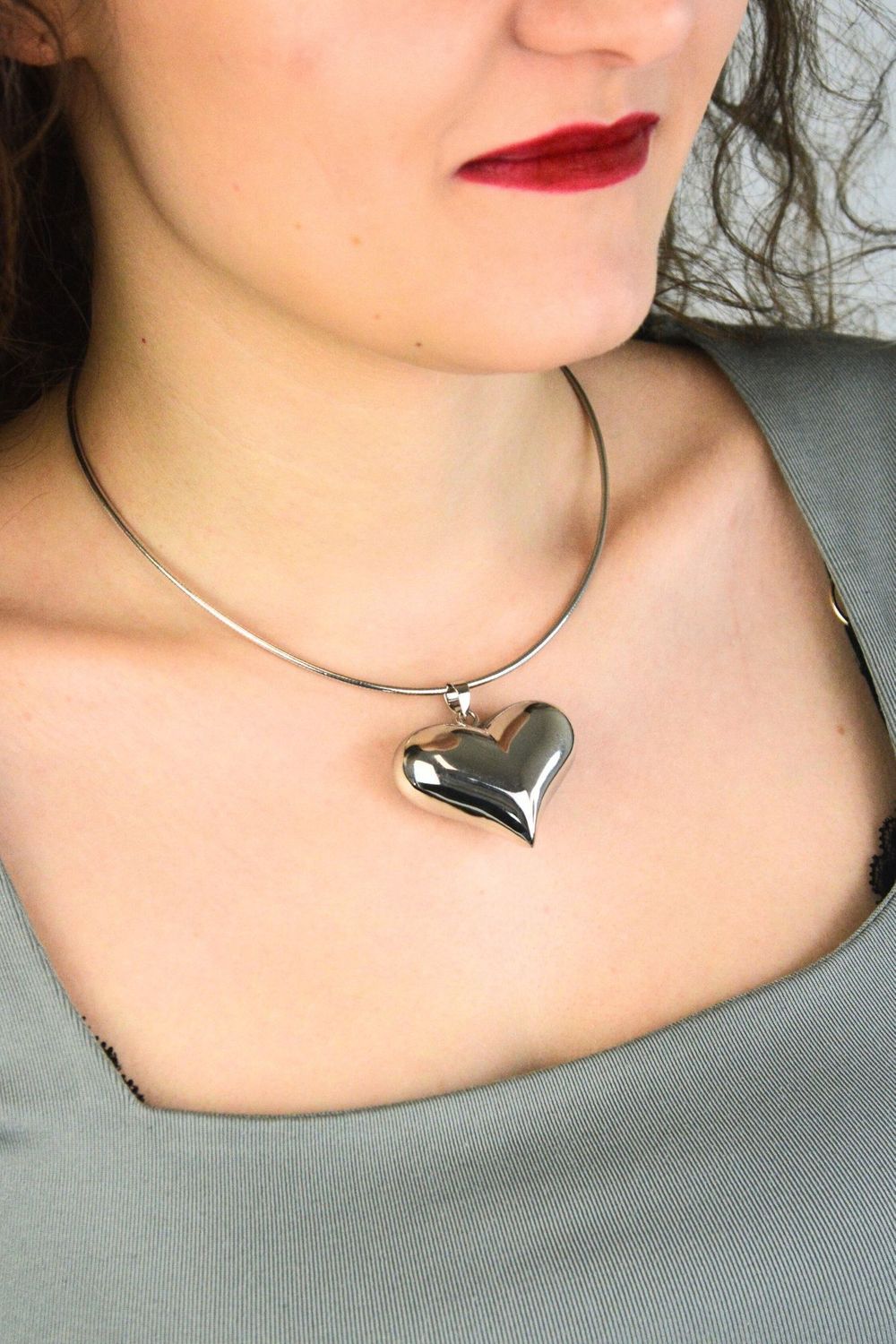 Srebrny naszyjnik damski DIA-LAN-8537-925 – elegancka linka sztywna o długości 40 cm i wadze ok. 9,53 g. Wykonany ze srebra próby 925, posiada wygodne zapięcie na karabińczyk. 11.jpg