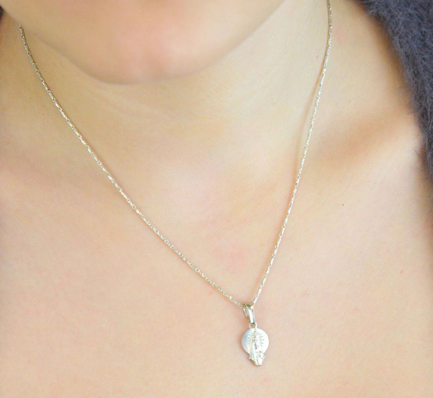 Srebrny medalik Matka Boska próby 925 DIA-MEDALIK3-925 – symbol wiary i elegancji.jpg