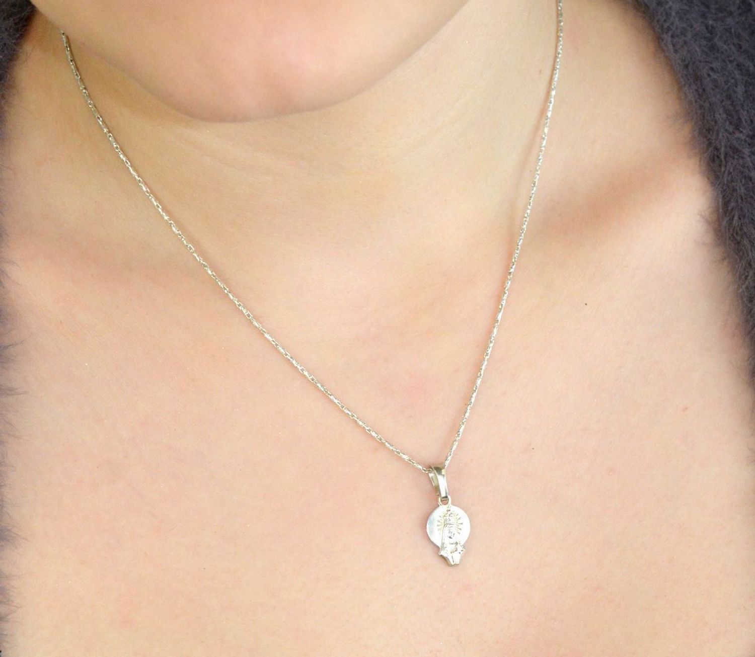 Srebrny medalik Matka Boska próby 925 DIA-MEDALIK3-925 – symbol wiary i elegancji.jpg