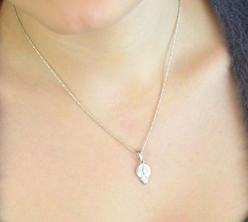 Piękny srebrny medalik Matka Boska próby 925. Symbol wiary i ochrony. Lekki, trwały, idealny na prezent religijny i codzienne noszenie (5).JPG