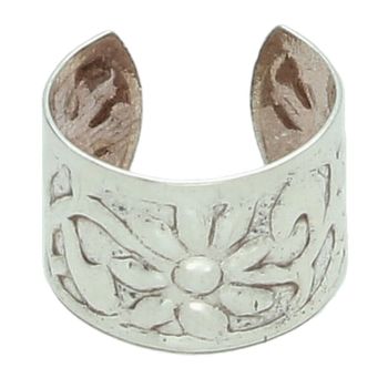 Elegancka nausznica damska srebrna DIA-NAUSZNICA-925 z delikatnym wzorem. Lekka, szerokość 8 mm, idealna na codzienne i wieczorowe stylizacje, doskonała na prezent.1.jpg