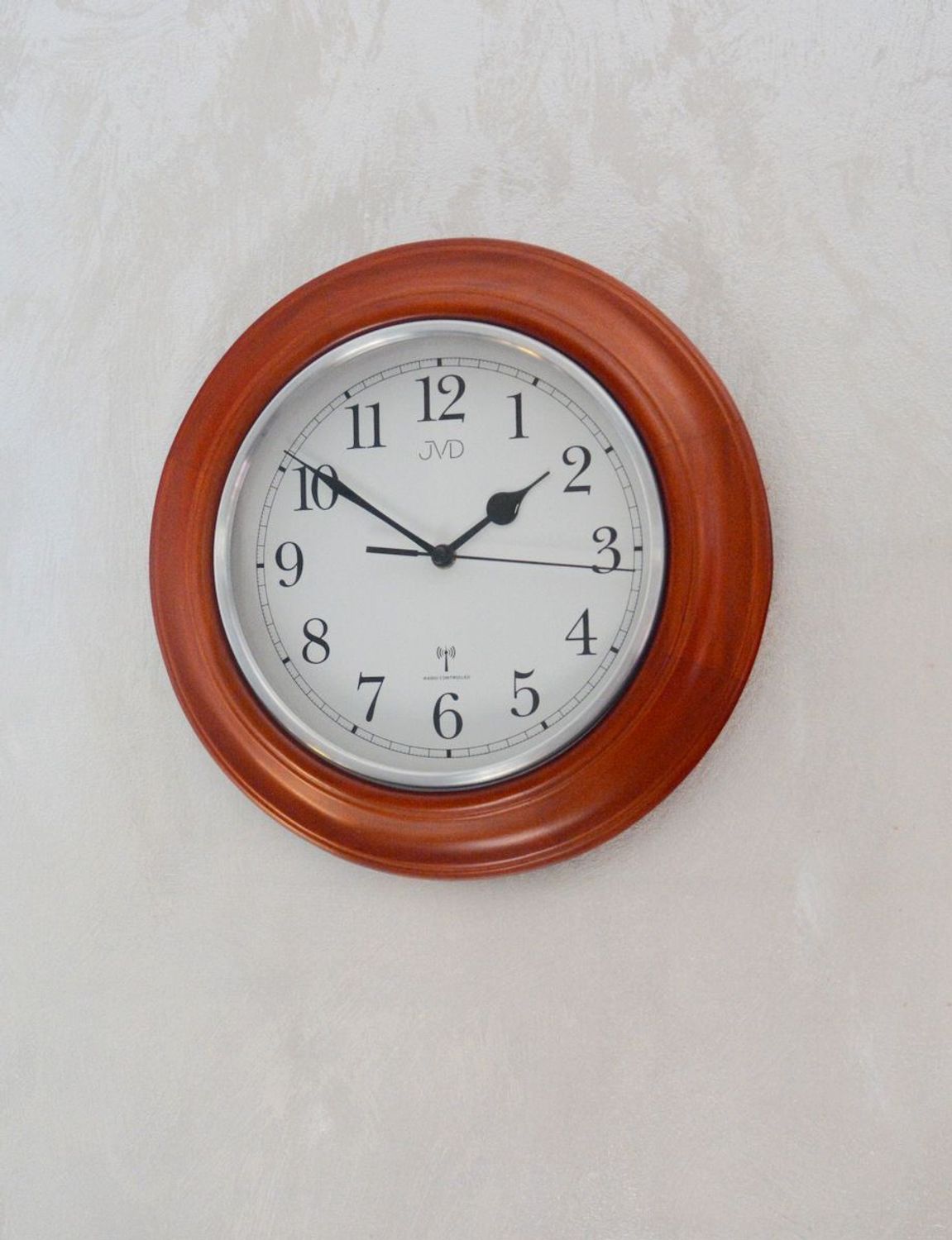 Zegar sterowany radiowo drewniany JVD NR27043.23 Radio Controlled.jpg