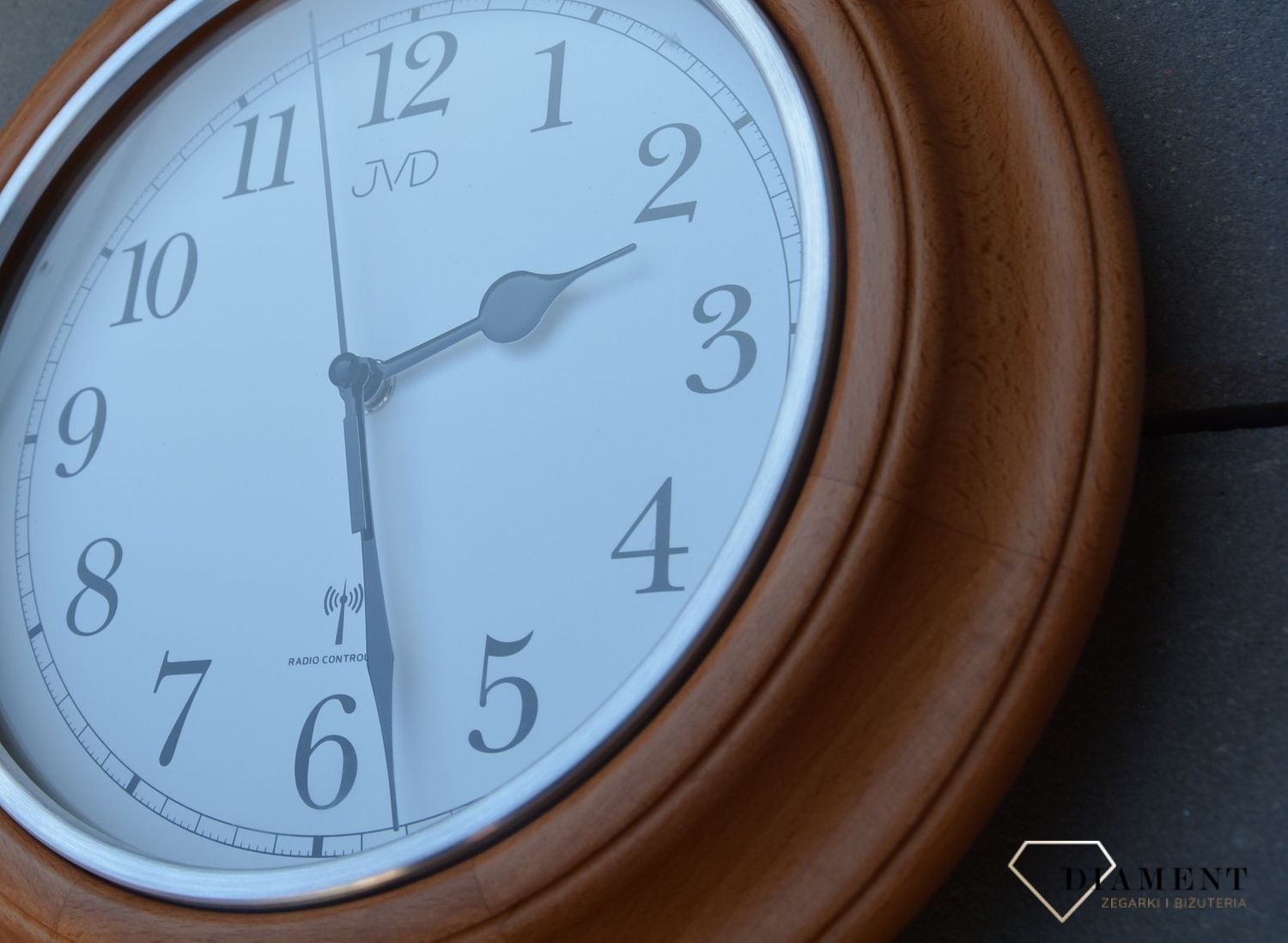 Zegar sterowany radiowo drewniany JVD NR27043.41 Radio Controlled zegar sterowany falami radiowymi idealny prezent do biura.JPG