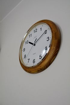 Zegar ścienny JVD NS19040.78 – drewniany, cichy, płynny sekundnik, 31 cm (3).JPG