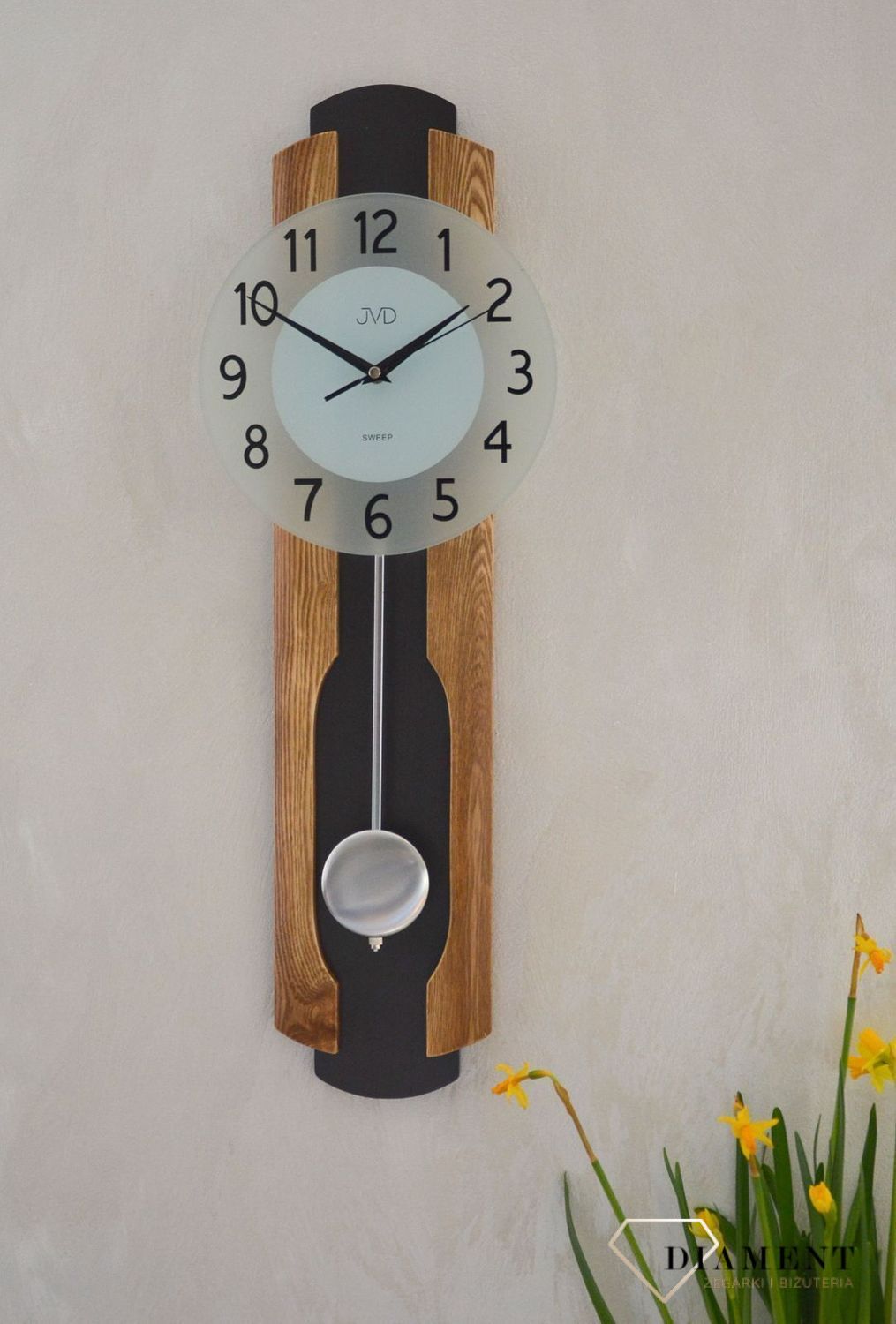 Nowoczesny zegar ścienny wiszący kwarcowy drewno i szkło NS21001 (1).jpg