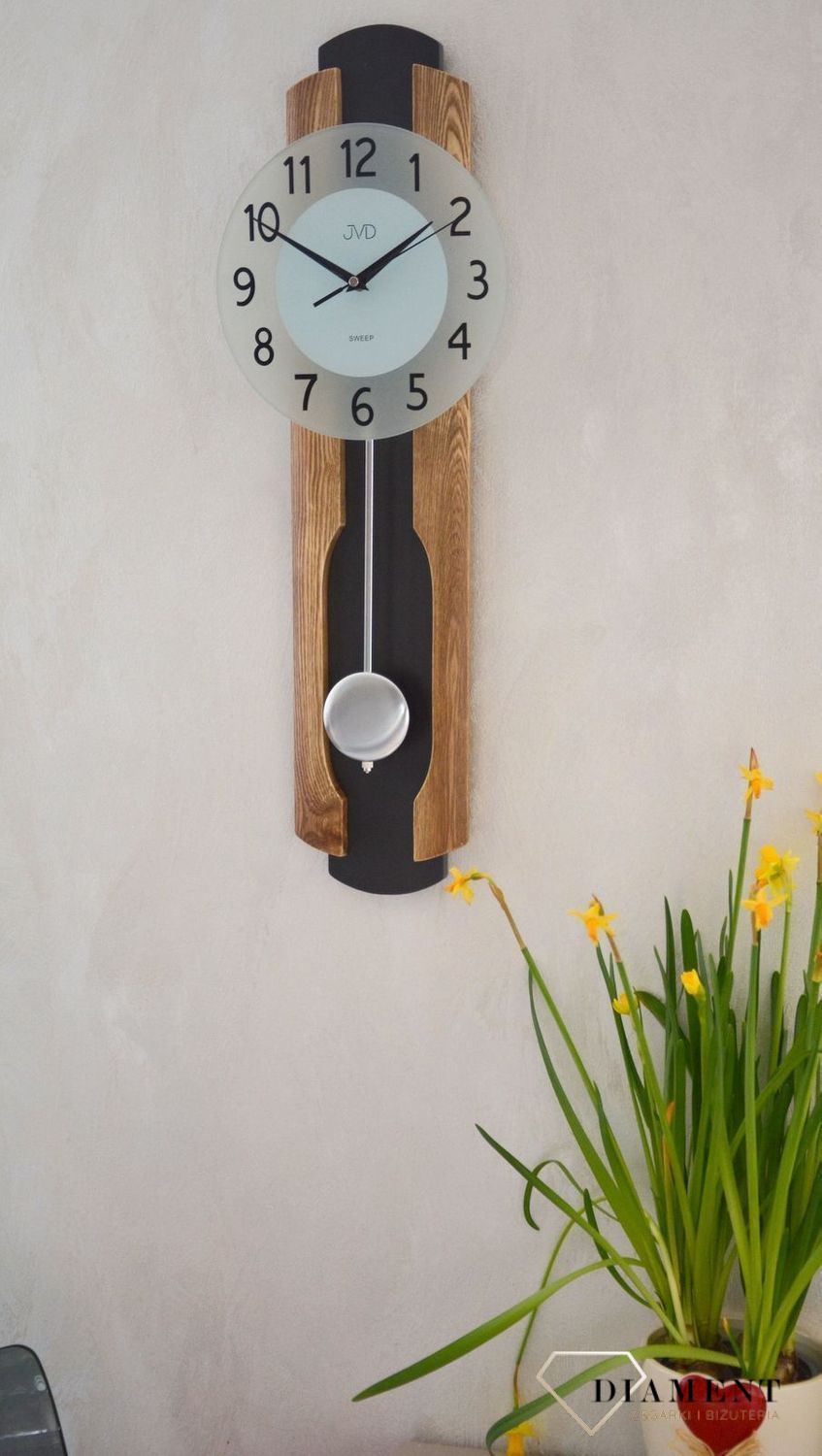 Nowoczesny zegar ścienny wiszący kwarcowy drewno i szkło NS21001 (1).jpg