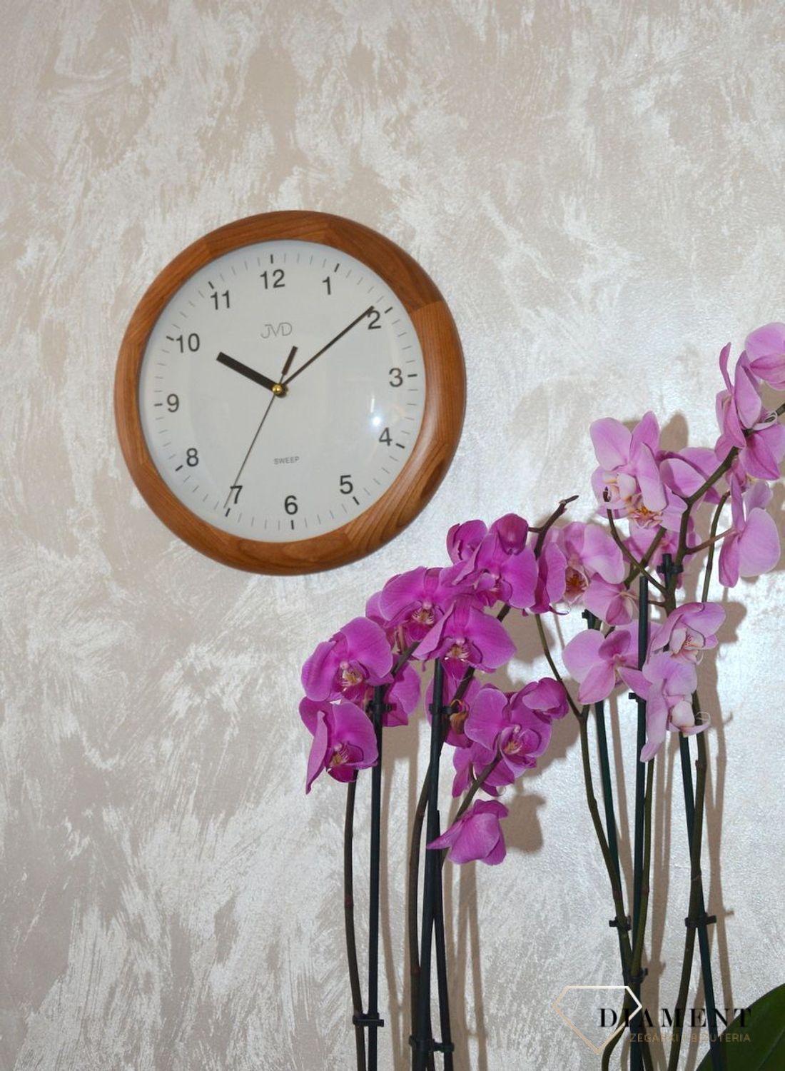 Zegar ścienny drewniany okrągły JVD ciemny dąb NS2341.11 ✅ Zegar ścienny okrągły wykonany z drewna w kolorze ciemnego dębu. ✅.jpg