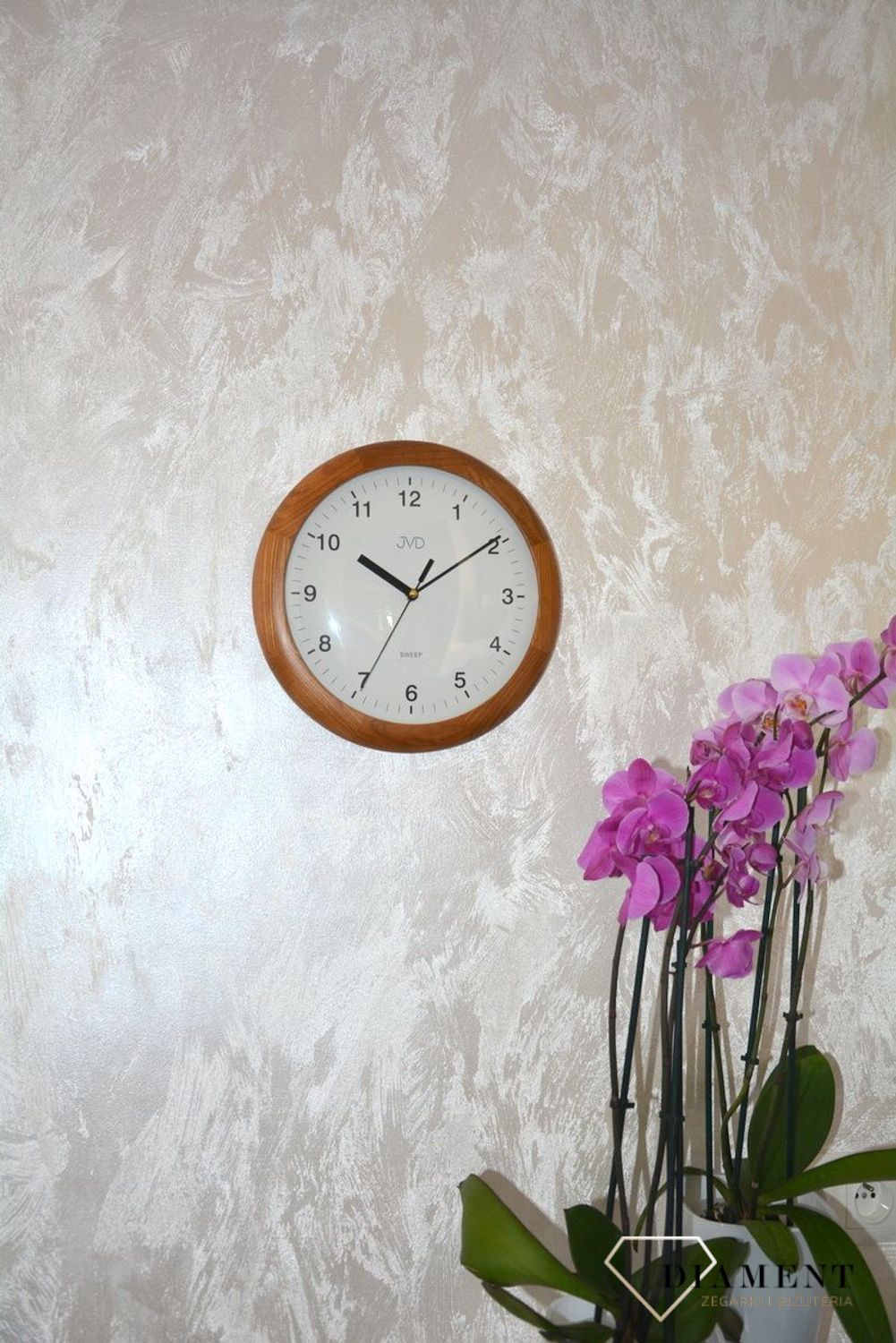 Zegar ścienny drewniany okrągły JVD ciemny dąb NS2341.11 ✅ Zegar ścienny okrągły wykonany z drewna w kolorze ciemnego dębu. ✅.jpg