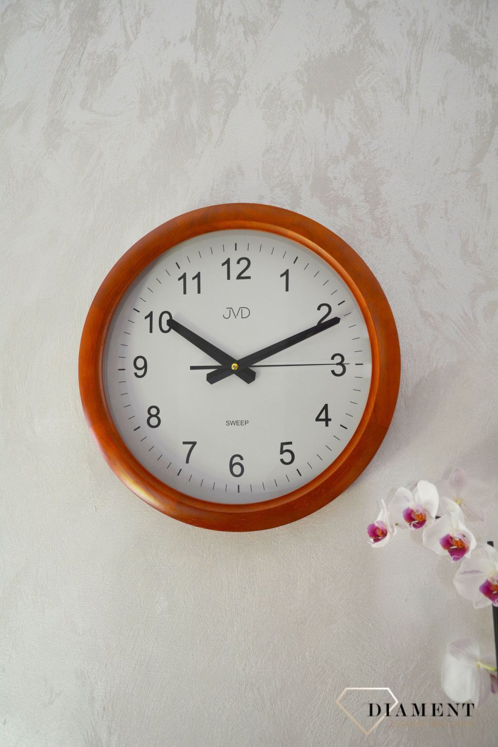 Zegar ścienny drewniany JVD wykonany z drewnianej obudowy. Zegar w kolorze dębu, pasujący do większości wnętrz. Darmowa wysyłka! Zapraszamy www.zegarki-diament (12).JPG