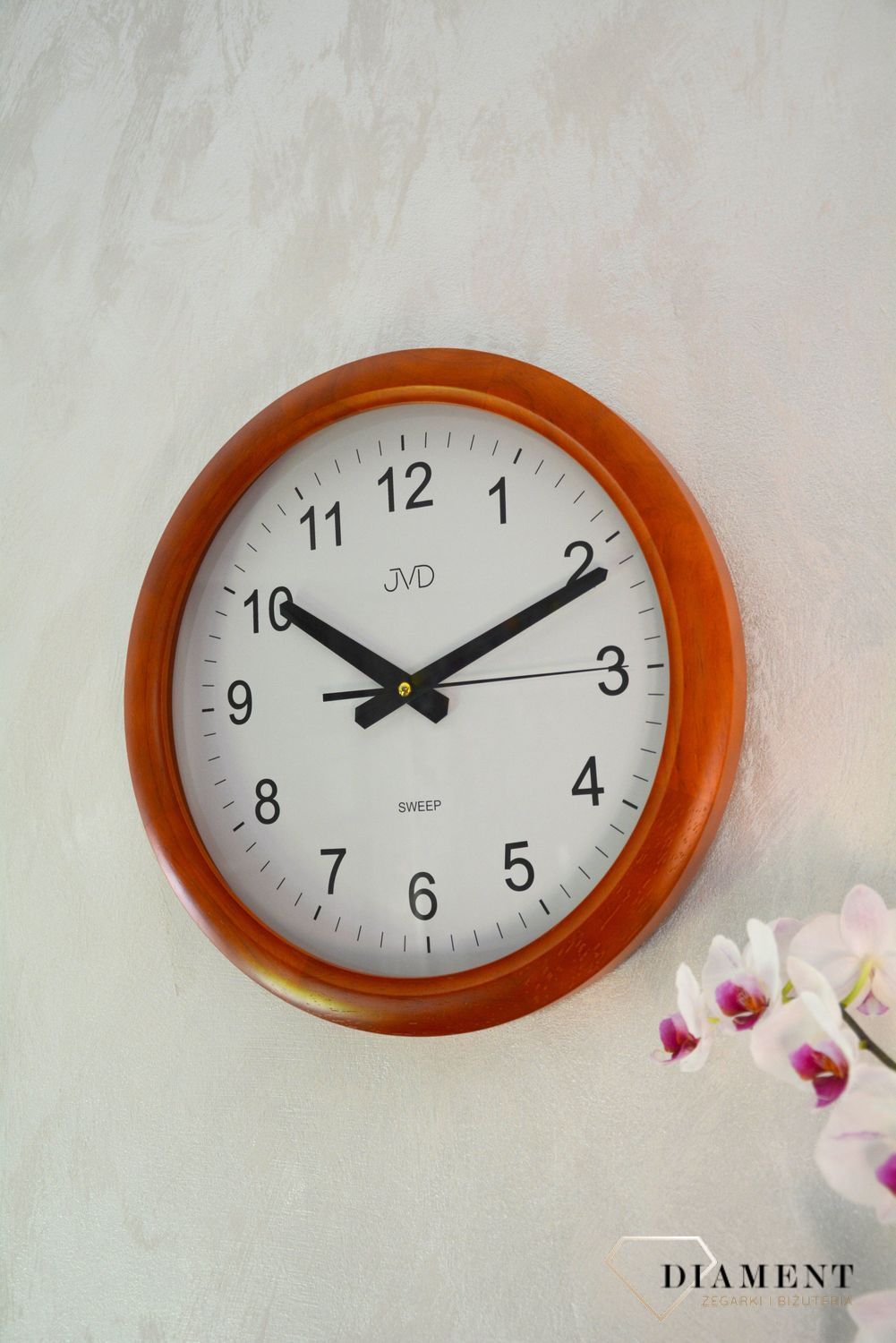 Zegar ścienny drewniany JVD wykonany z drewnianej obudowy. Zegar w kolorze dębu, pasujący do większości wnętrz. Darmowa wysyłka! Zapraszamy www.zegarki-diament (12).JPG