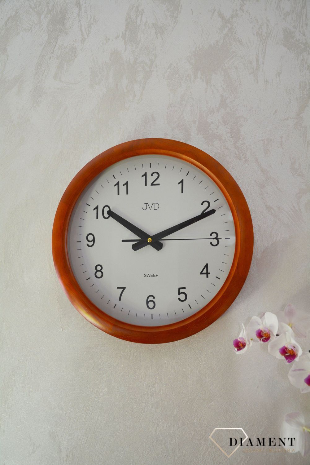 Zegar ścienny drewniany JVD wykonany z drewnianej obudowy. Zegar w kolorze dębu, pasujący do większości wnętrz. Darmowa wysyłka! Zapraszamy www.zegarki-diament (12).JPG