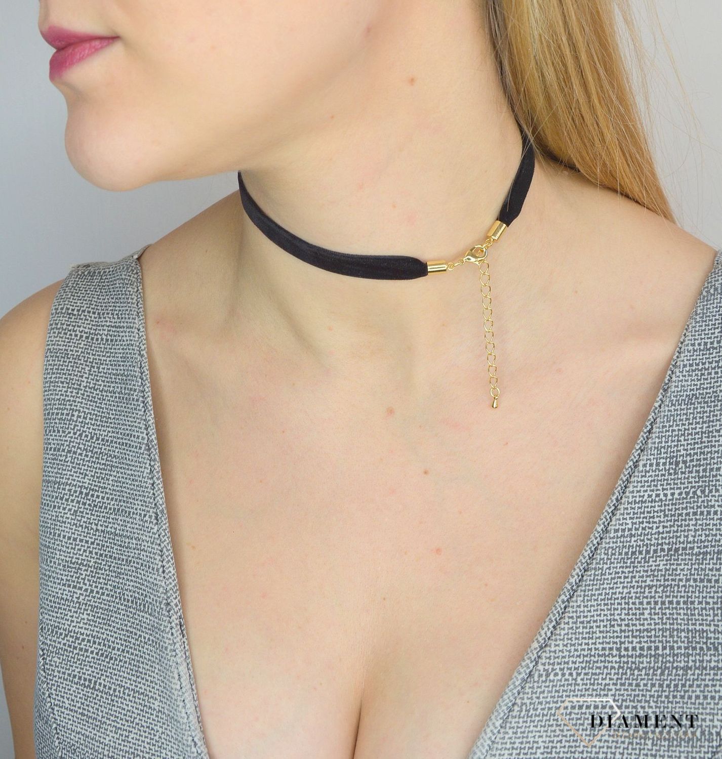 Naszyjnik hit blogerek  czarna aksamitka pozłacane zapięcie DIA-NSZ-0070-CZARNY.jpg