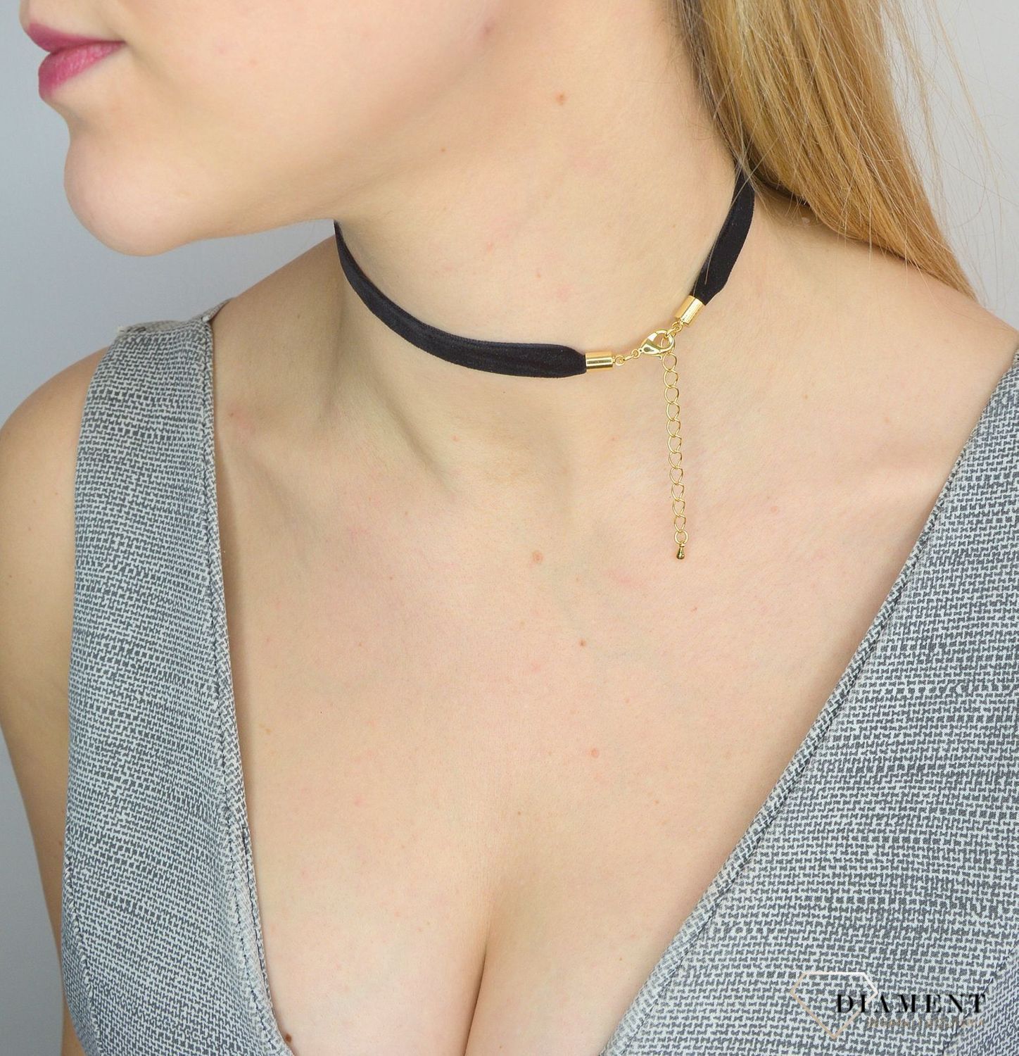 Naszyjnik hit blogerek  czarna aksamitka pozłacane zapięcie DIA-NSZ-0070-CZARNY.jpg