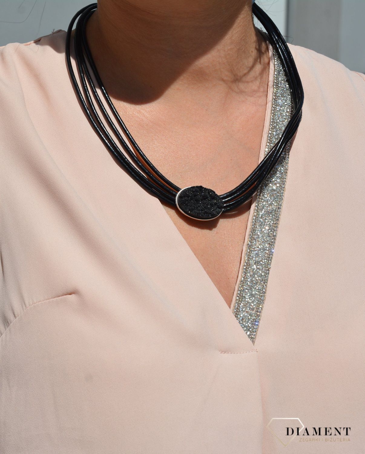 Naszyjnik damski skórzany z kamieniem węglowym.jpg
