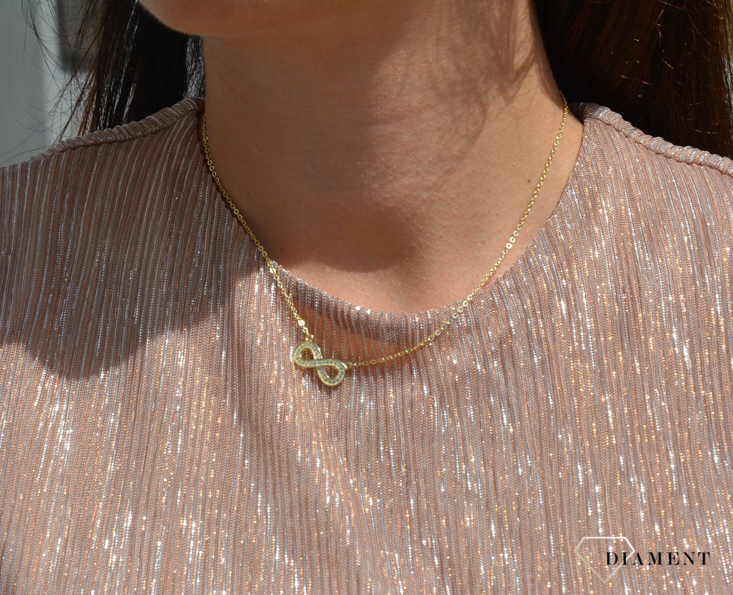 Naszyjnik celebrytka pozłacana nieskończoność z cyrkonią.jpg