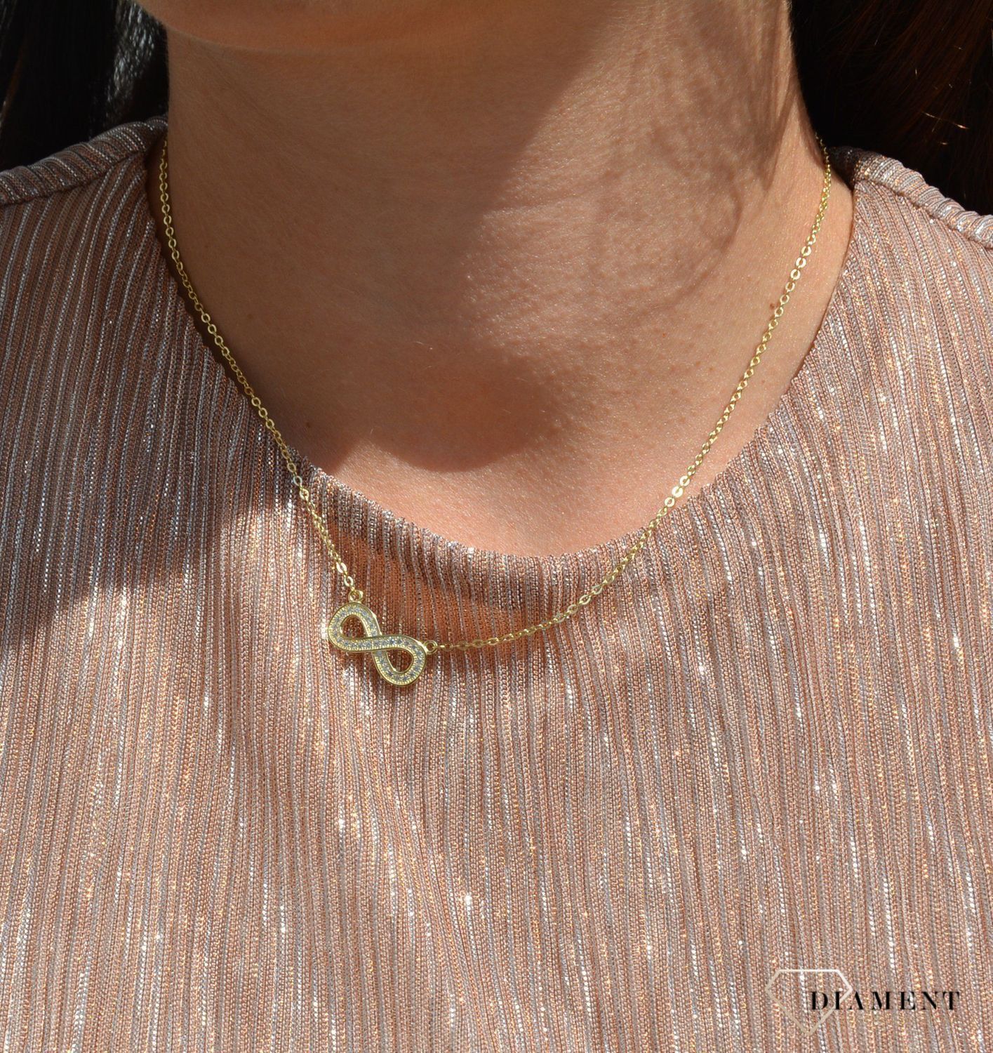 Naszyjnik celebrytka pozłacana nieskończoność z cyrkonią.jpg