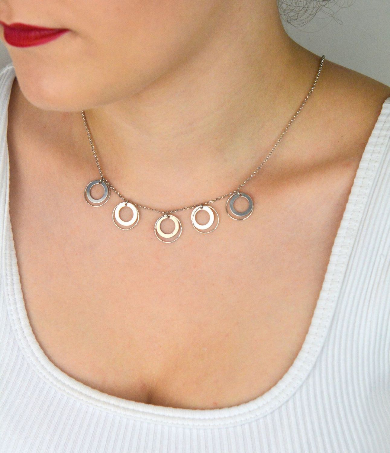 Naszyjnik damski srebrny 925 DIA-NSZ-0707-925 z wiszącymi otwartymi kółeczkami, długość 42+2 cm, waga 4,34 g. Delikatny i elegancki dodatek na każdą okazję.1.jpg