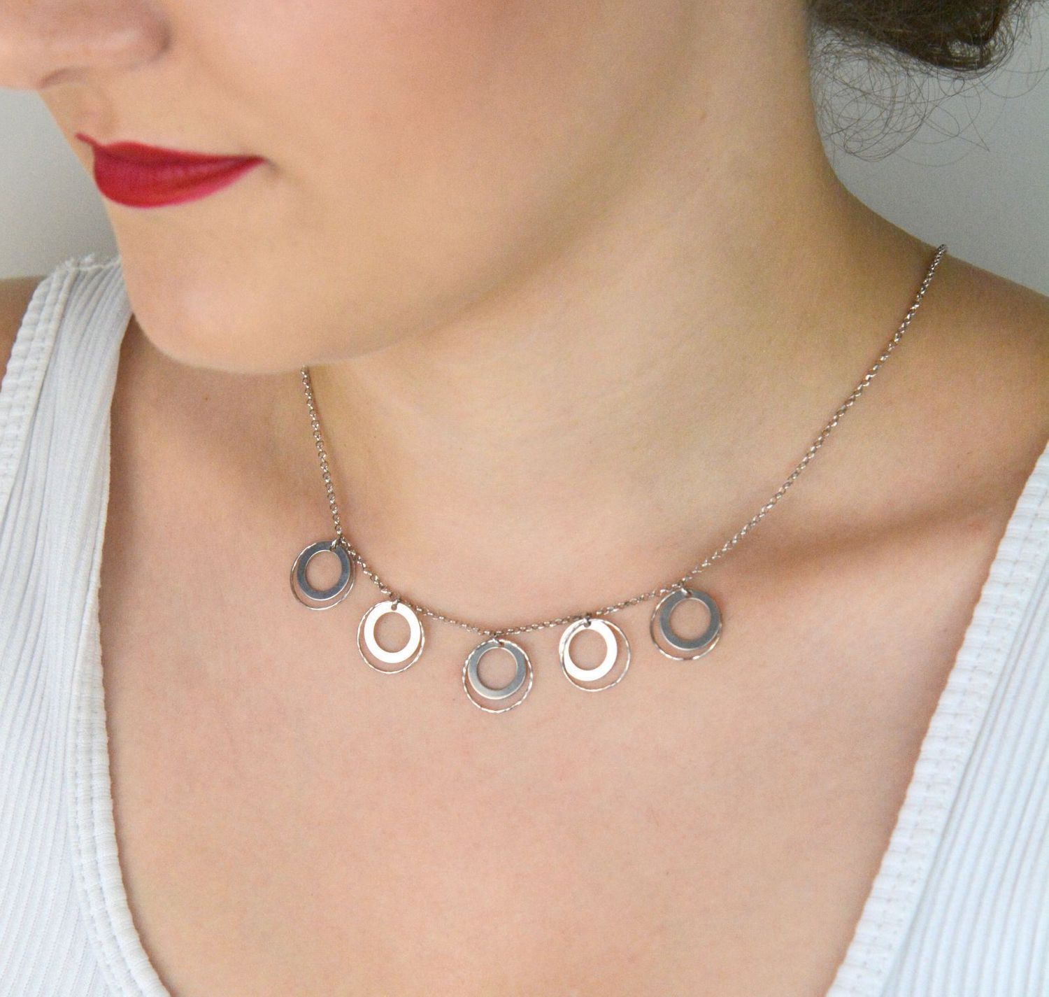 Naszyjnik damski srebrny 925 DIA-NSZ-0707-925 z wiszącymi otwartymi kółeczkami, długość 42+2 cm, waga 4,34 g. Delikatny i elegancki dodatek na każdą okazję.1.jpg