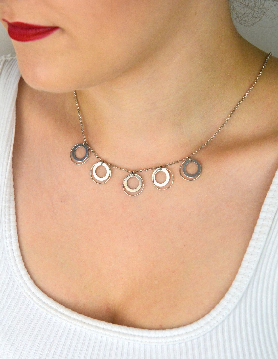 Naszyjnik damski srebrny 925 DIA-NSZ-0707-925 z wiszącymi otwartymi kółeczkami, długość 42+2 cm, waga 4,34 g. Delikatny i elegancki dodatek na każdą okazję.1.jpg