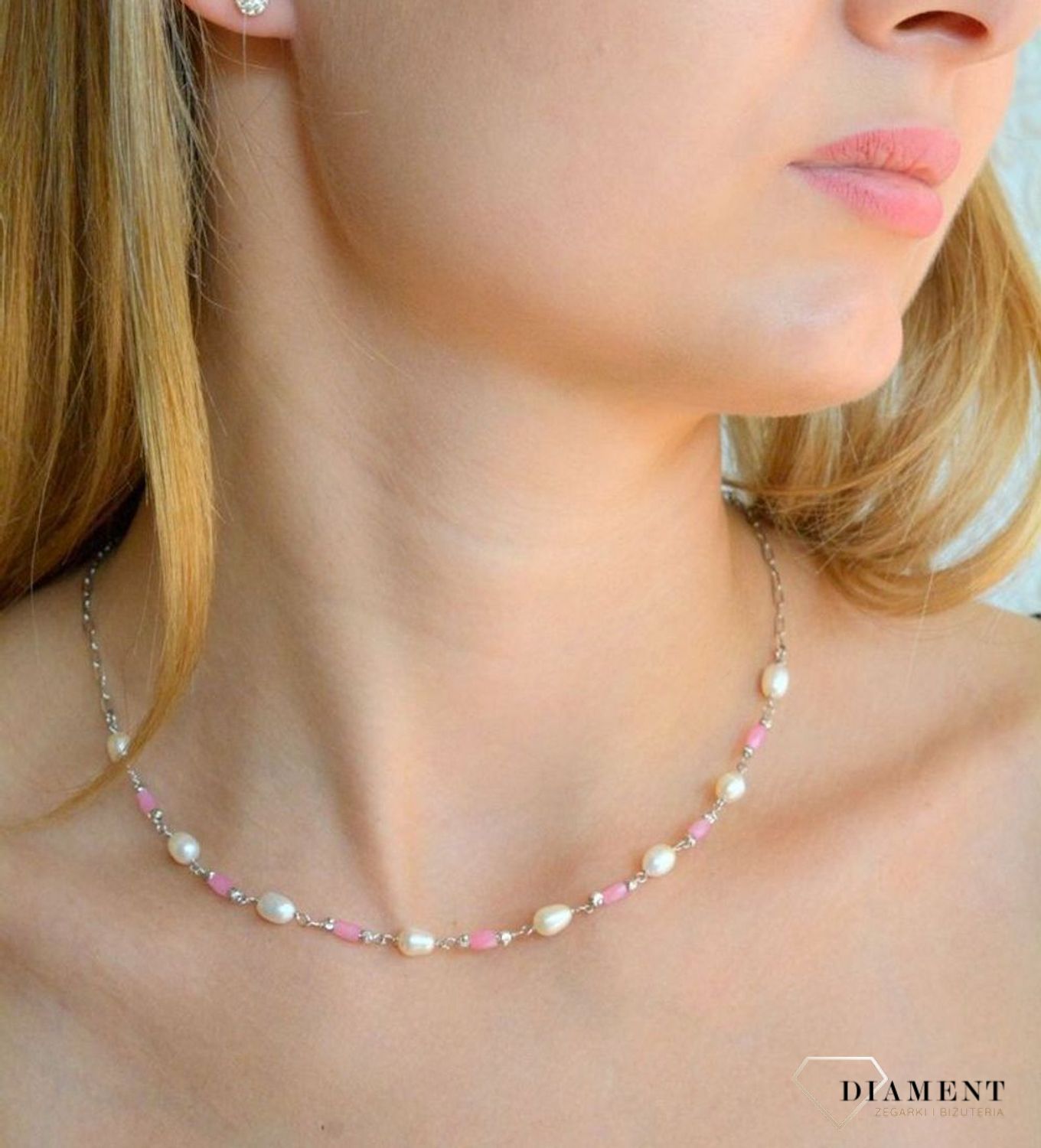 Srebrny naszyjnik damski celebrytka z różowymi koralikami i perłami DIA-NSZ-10152-925. Srebrny naszyjnik damski. Srebrny naszyjnik idealny na prezent. Srebrny naszyjnik z perłami. Srebrny naszyjnik z różowymi koralikami (2).jpg