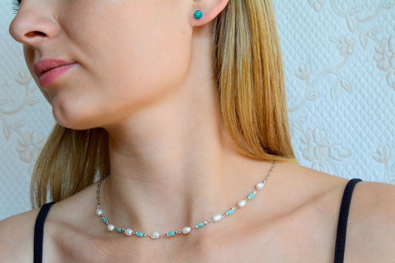 Srebrny naszyjnik damski celebrytka z niebieskimi koralikami i perłami DIA-NSZ-10154-925. Srebrny naszyjnik damski. Srebrny naszyjnik idealny na prezent. Srebrny naszyjnik z perłami. Srebrny naszyjnik z niebieskimi koralikam.jpg