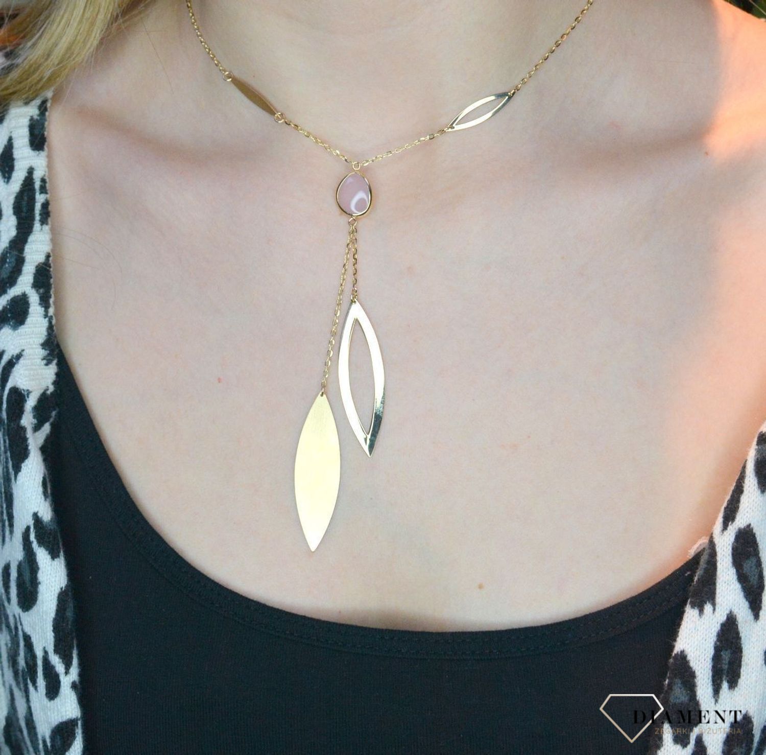 Złoty naszyjnik 585 celebrytka z podłużnymi zawieszkami i różową cyrkonią DIA-NSZ-10208G-585.Złoty naszyjnik idealnie sprawdzi się w minimalistycznych zestawieniach na co dzień, ujmując jednocześnie starannym oraz estety.jpg