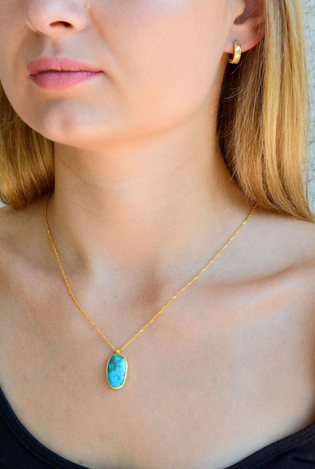 Srebrny naszyjnik damski pokryty złotem z dużym kamieniem DIA-NSZ-10318-925. Naszyjnik damski srebrny. Naszyjnik srebrny pozłacany. Naszyjnik z kamieniem. Naszyjnik z turkusem (1).jpg