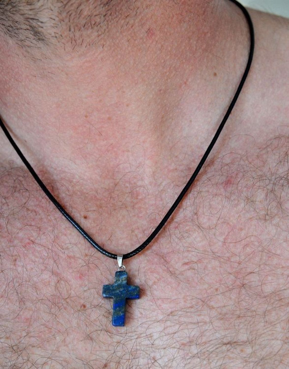 Naszyjnik męski stalowy na rzemyku z krzyżem z kamienia naturalnego Lapis lazuli DIA-NSZ-10506-STAL.jpg