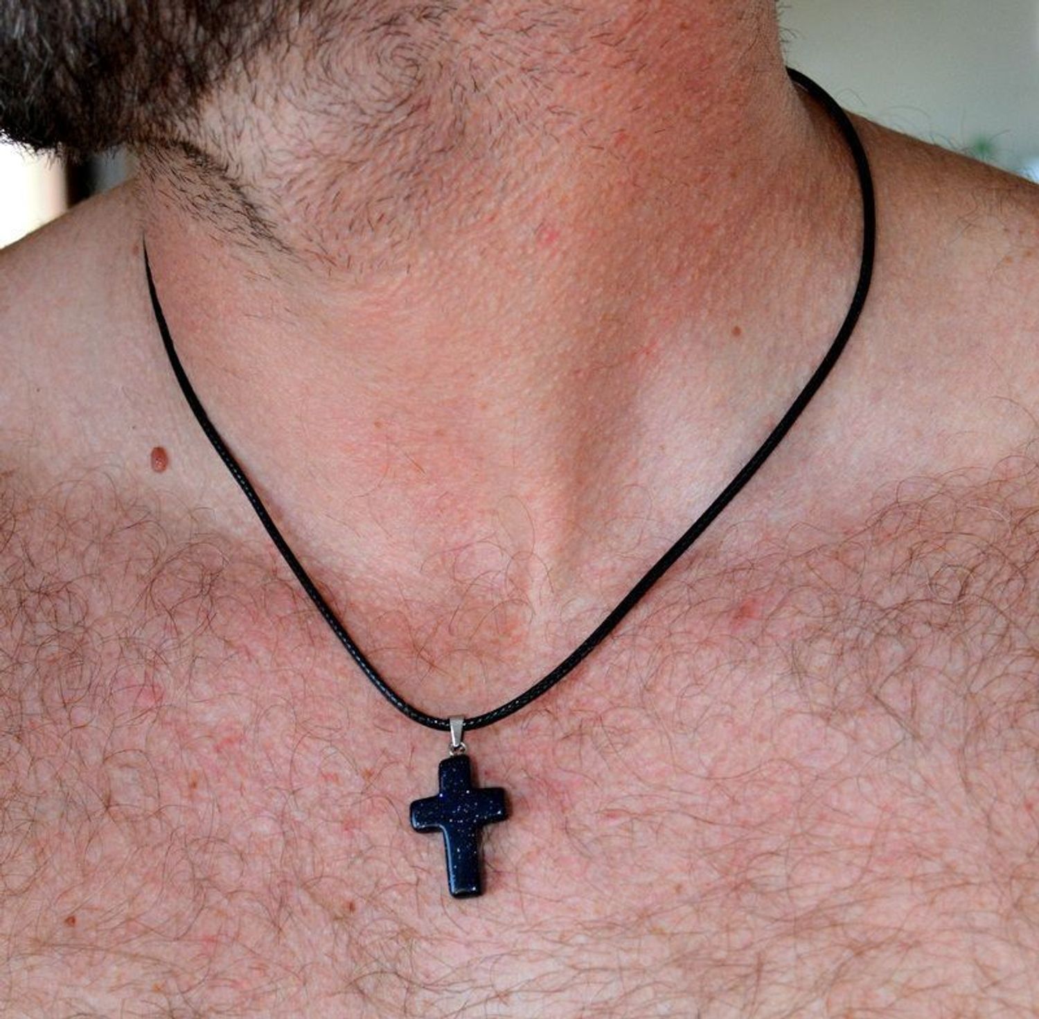 Naszyjnik męski na rzemyku z krzyżem z kamienia naturalnego Noc Kairu DIA-NSZ-10507-STAL.jpg