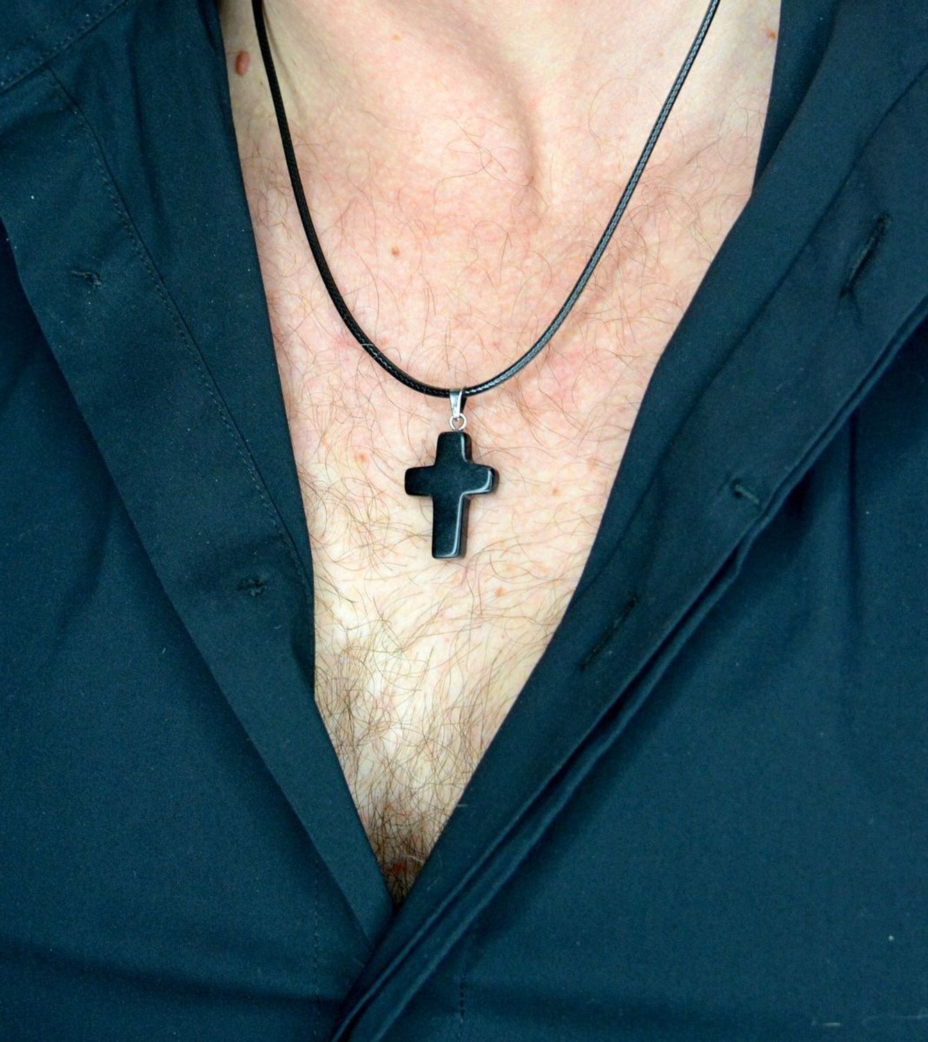 Naszyjnik męski stalowy na rzemyku z krzyżem z kamienia naturalnego Onyks DIA-NSZ-10508-STAL.jpg