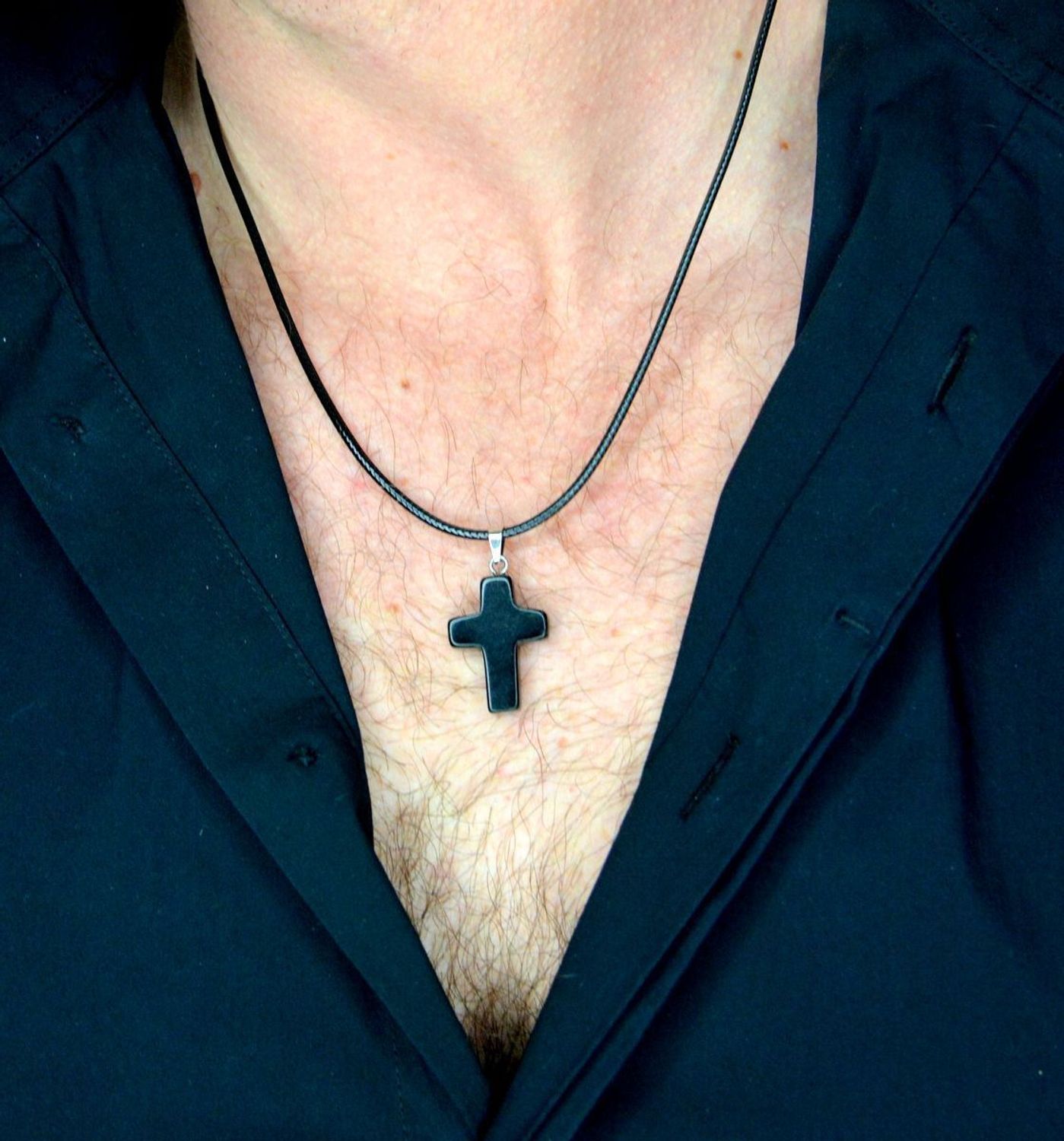 Naszyjnik męski stalowy na rzemyku z krzyżem z kamienia naturalnego Onyks DIA-NSZ-10508-STAL.jpg