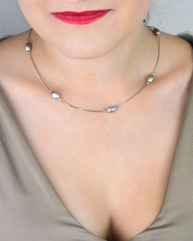 Naszyjnik damski srebrny próby 925 zdobiony podłużnymi elementami. Długość 45 + 3 cm, waga 3,60 g, zapięcie na karabińczyk. Klasyczna elegancja w nowoczesnym wydaniu (3).JPG
