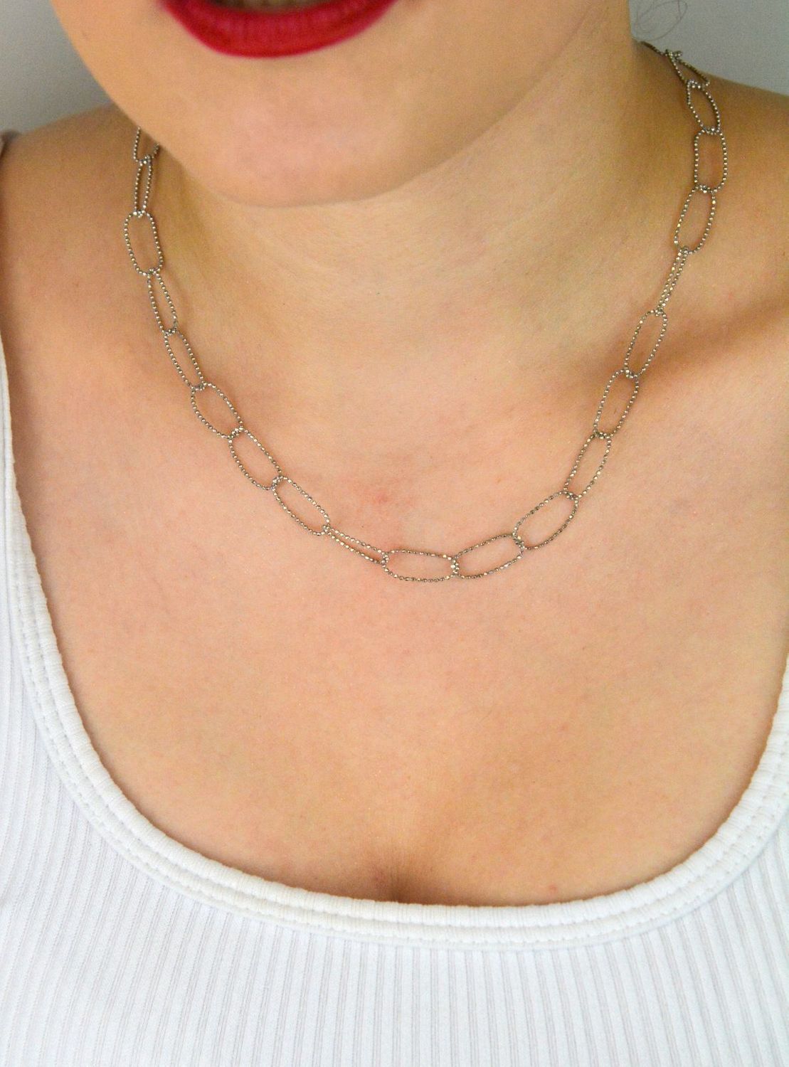 Damski naszyjnik srebrny DIA-NSZ-10808-925 z owalnymi oczkami z drobnych, błyszczących kuleczek. Próba 925, długość 40+3 cm, waga 3,70 g. Idealny do codziennych i eleganckich stylizacji.1.jpg