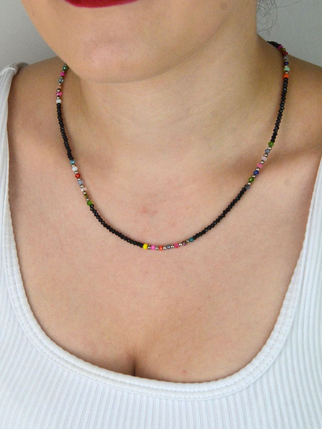 Naszyjnik damski srebrny 925 z czarnym spinelami i kolorowymi kamieniami. Długość 40+5 cm, zapięcie na karabińczyk. Elegancka, naturalna biżuteria idealna na każdą okazję.1.jpg